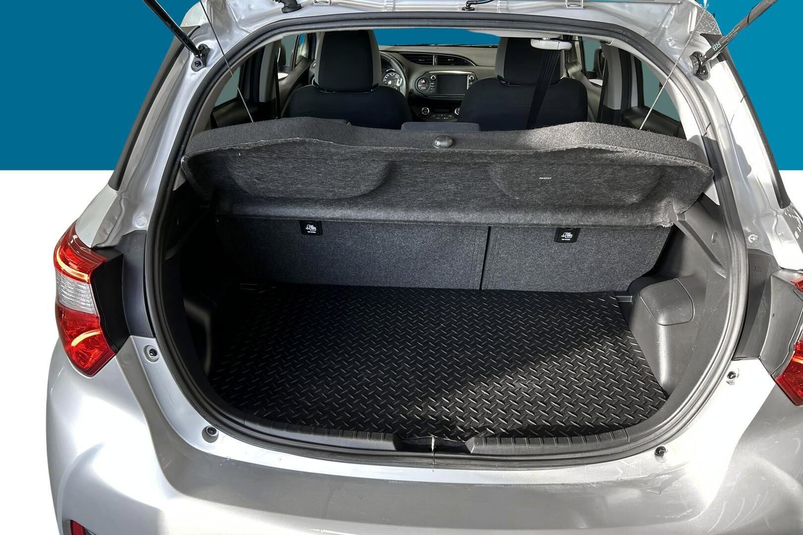 Toyota Yaris iso kuva 12