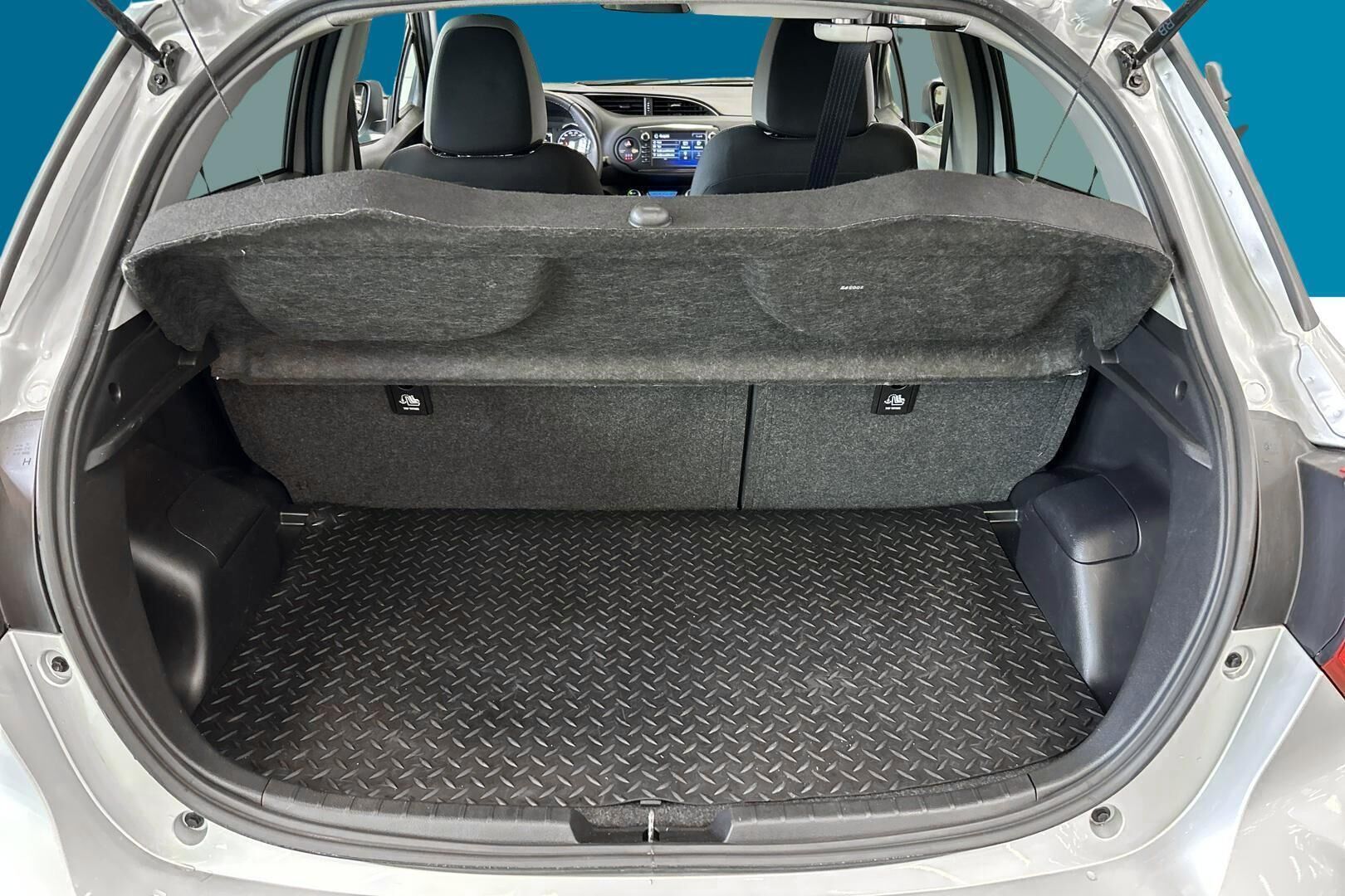 Toyota Yaris iso kuva 12