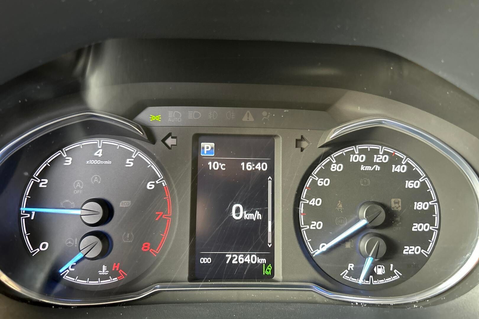 Toyota Yaris iso kuva 13