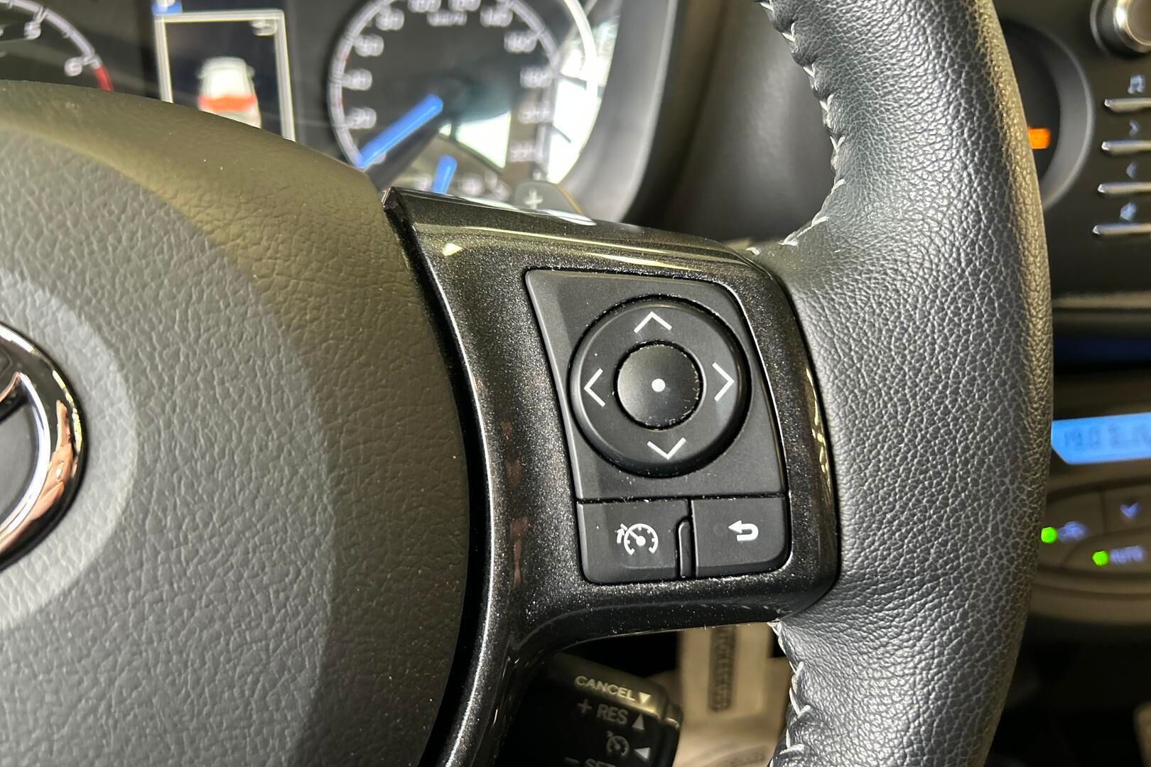 Toyota Yaris iso kuva 16