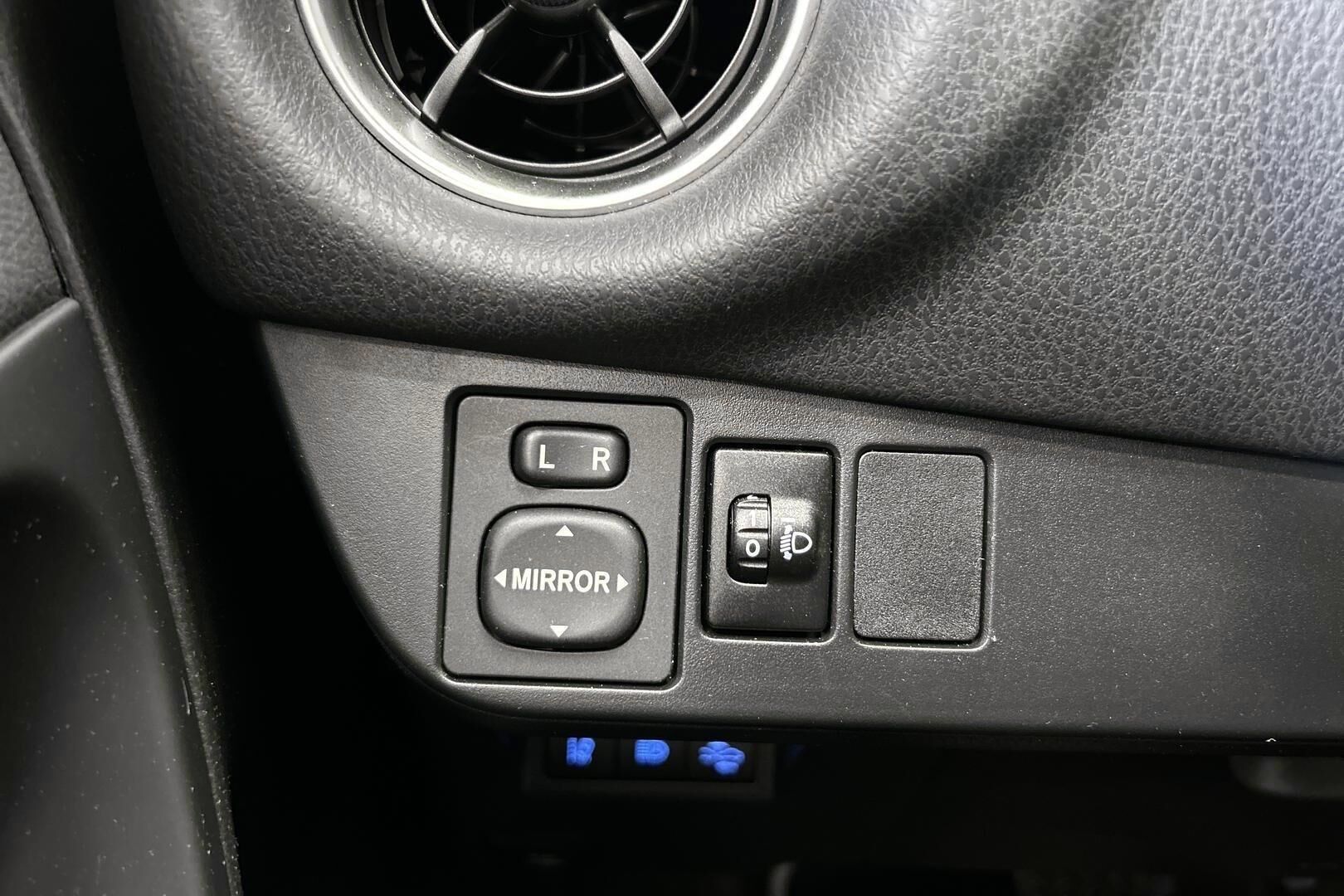 Toyota Yaris iso kuva 21