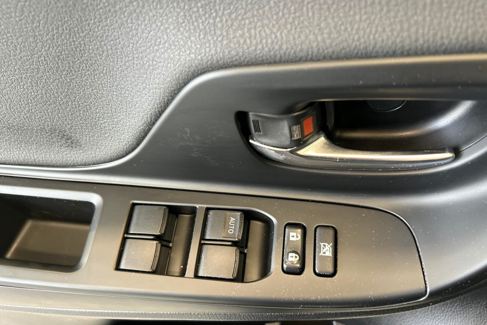 Toyota Yaris iso kuva 29