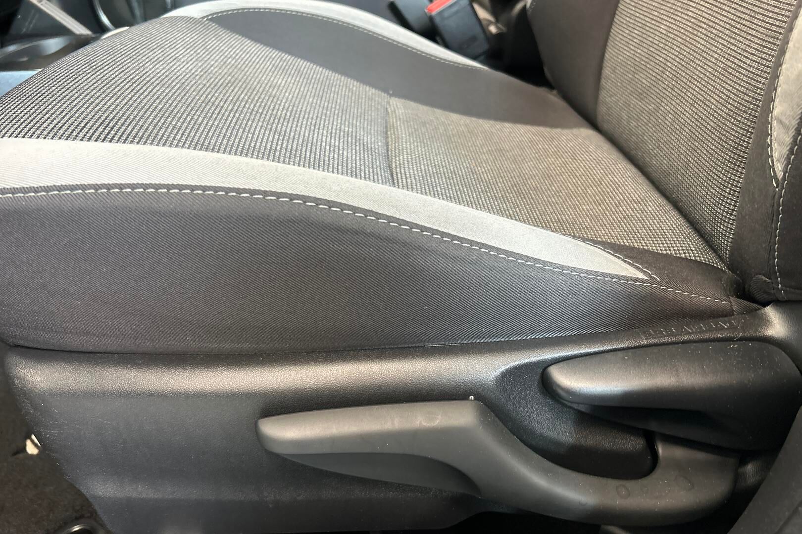 Toyota Yaris iso kuva 30