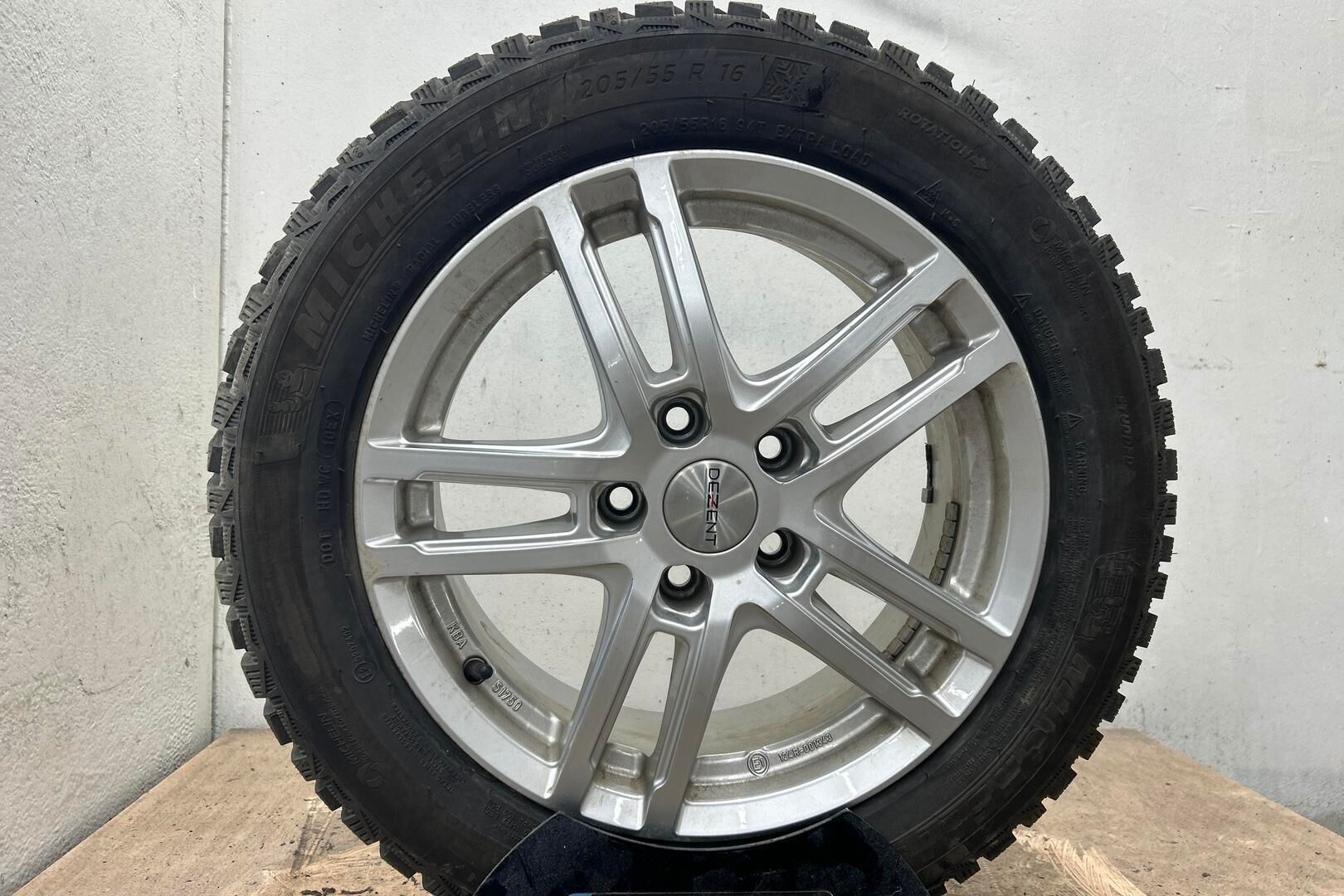 Volkswagen Golf iso kuva 13