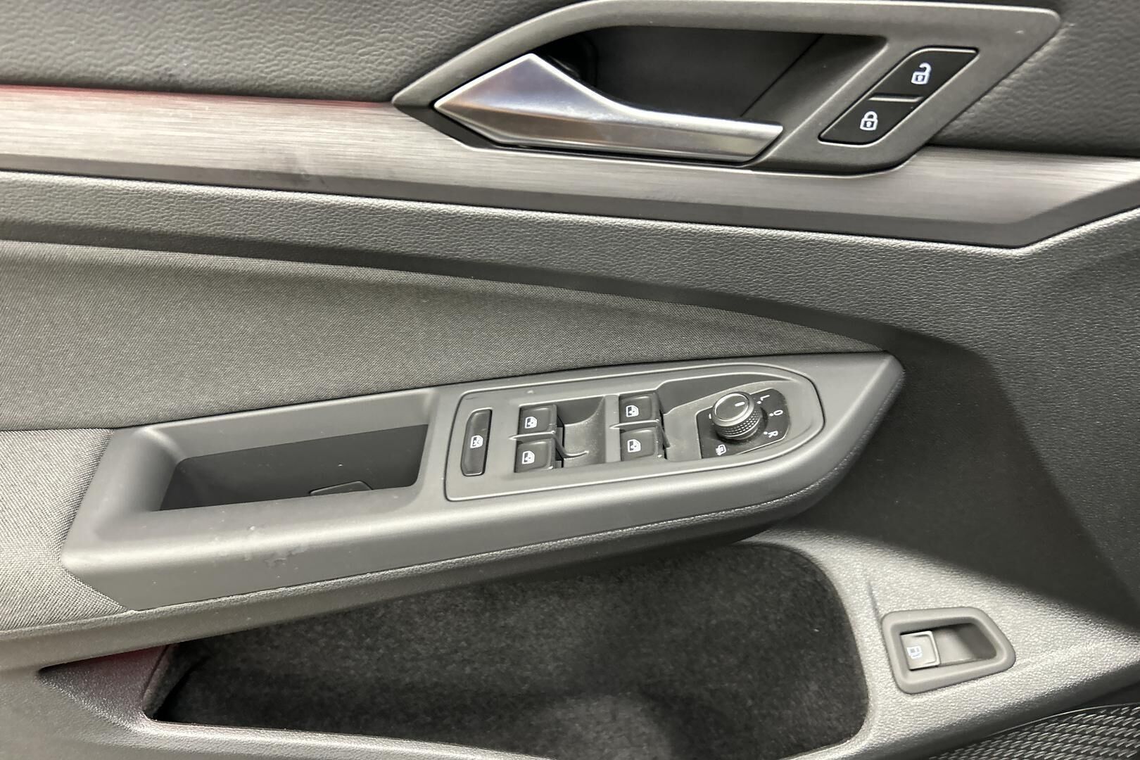 Volkswagen Golf iso kuva 20