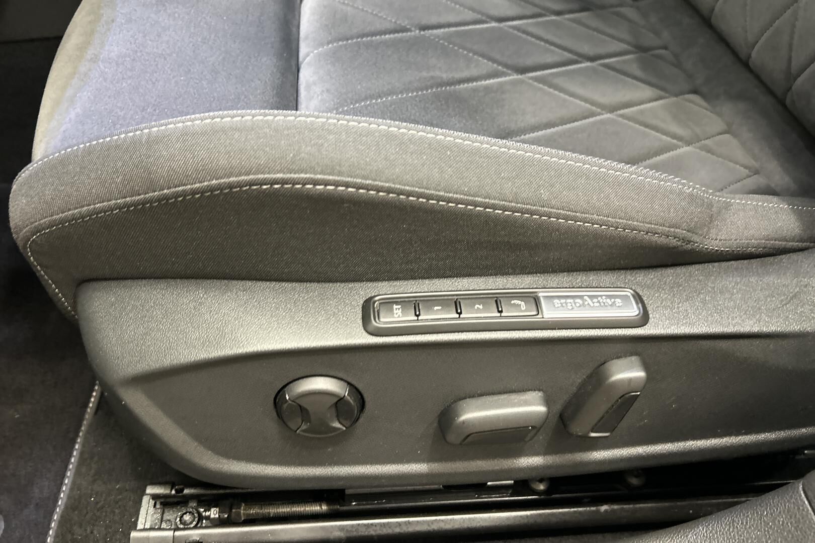Volkswagen Golf iso kuva 21