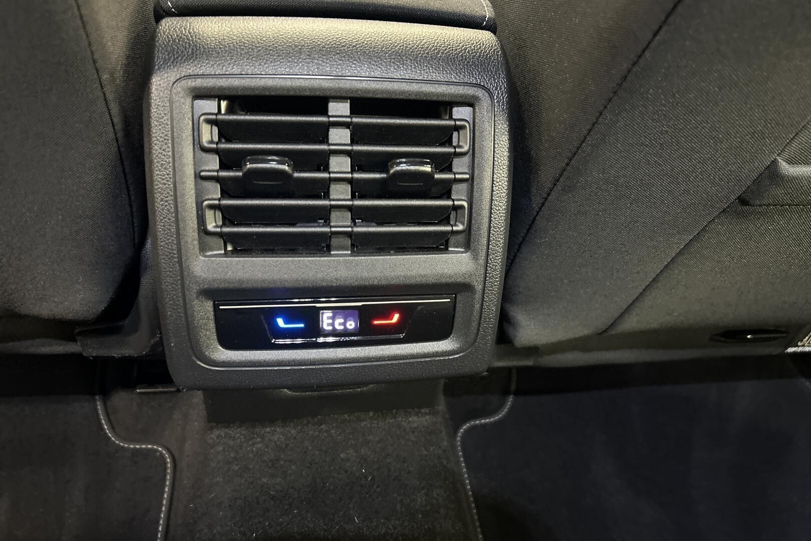 Volkswagen Golf iso kuva 22