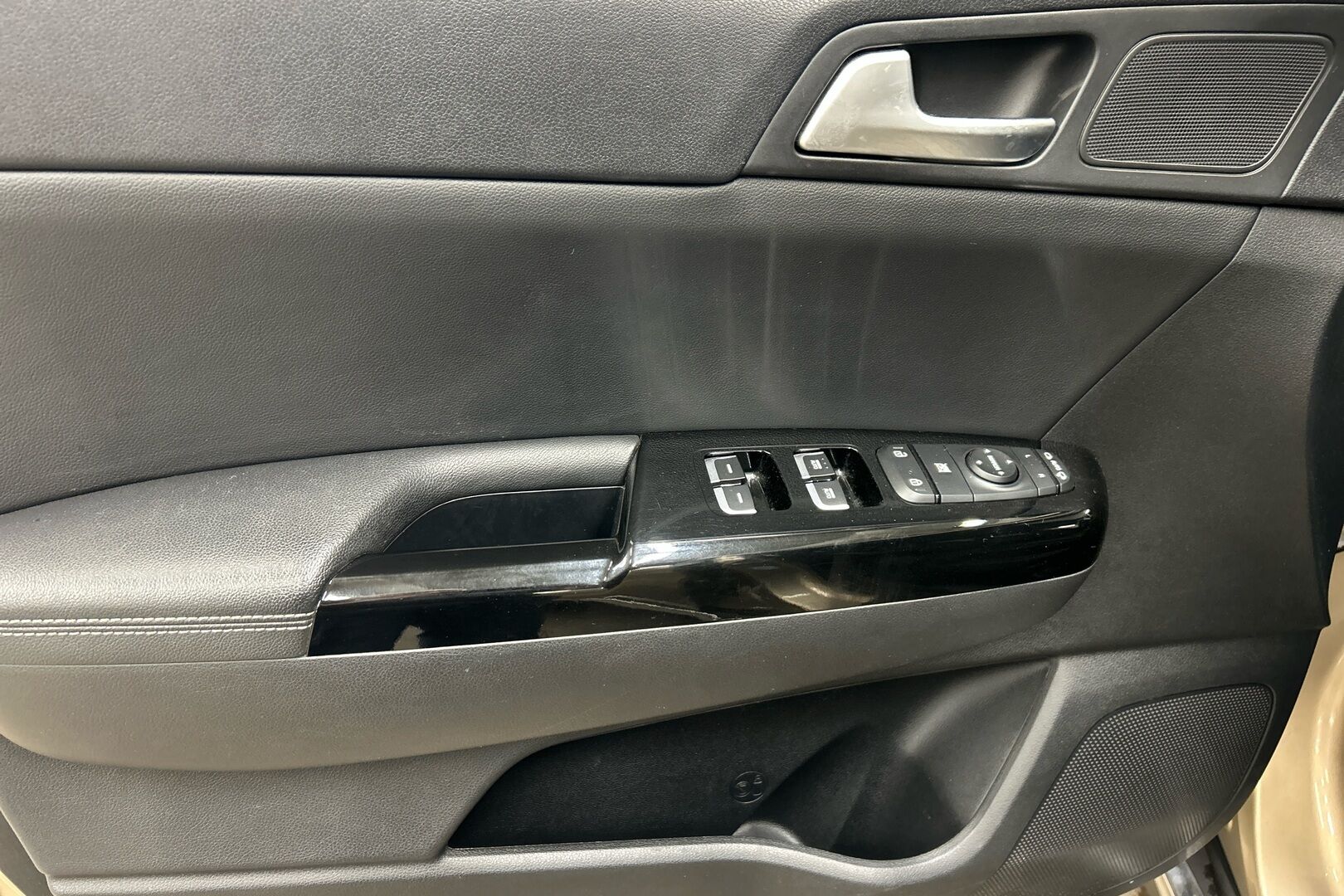 Kia Sportage iso kuva 11