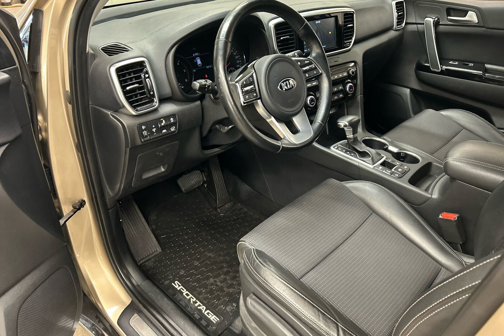 Kia Sportage iso kuva 7