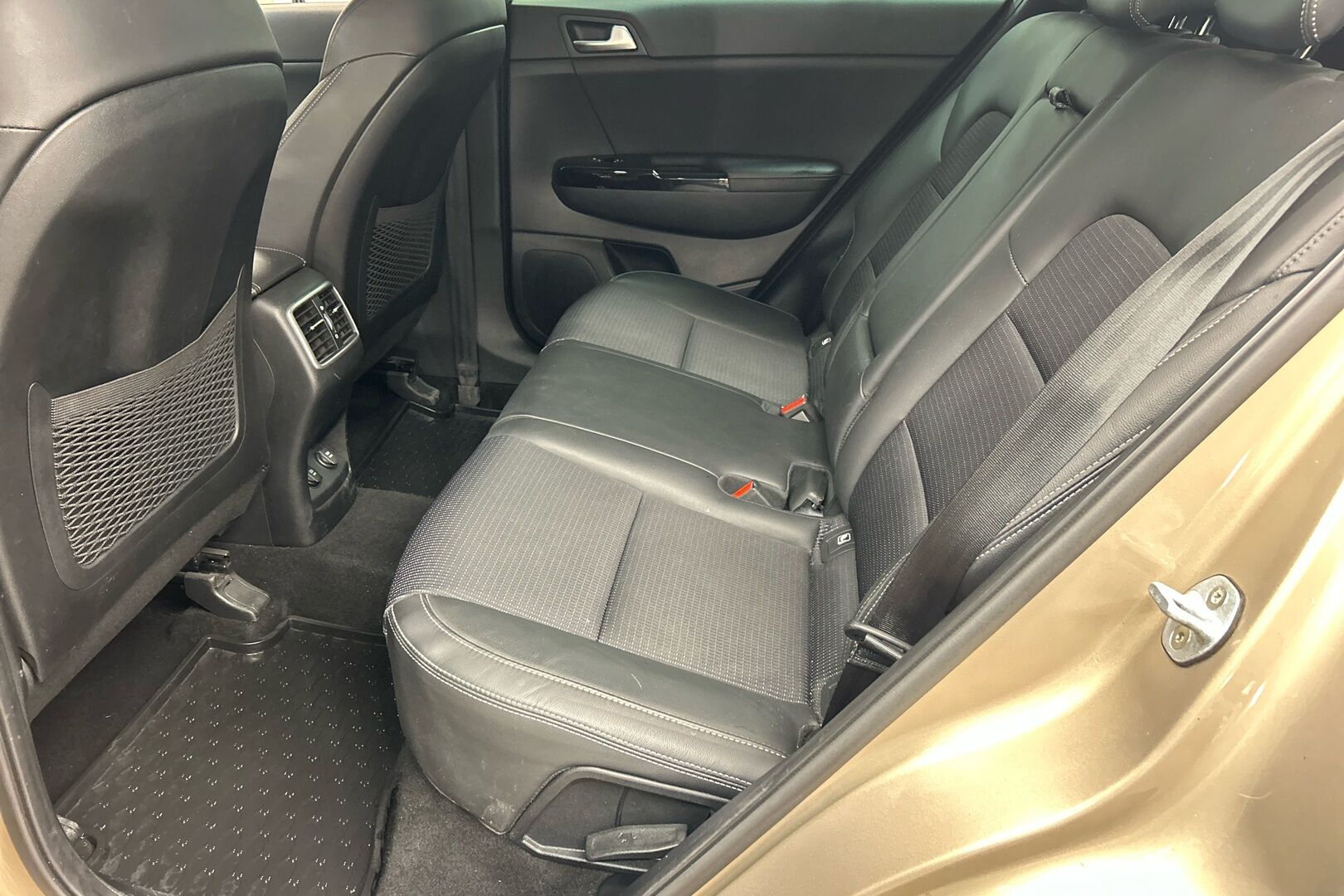 Kia Sportage iso kuva 8