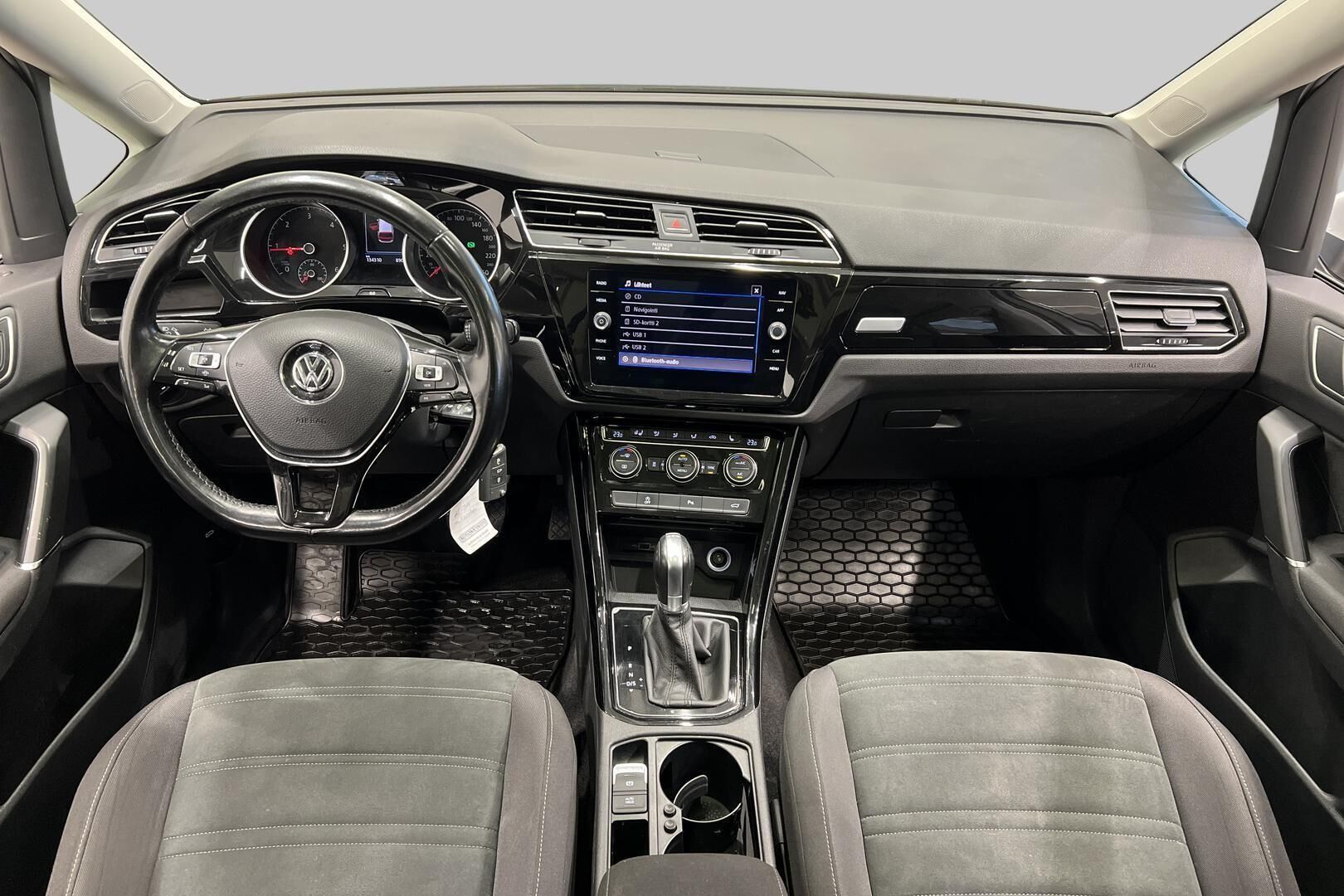 Volkswagen Touran iso kuva 9