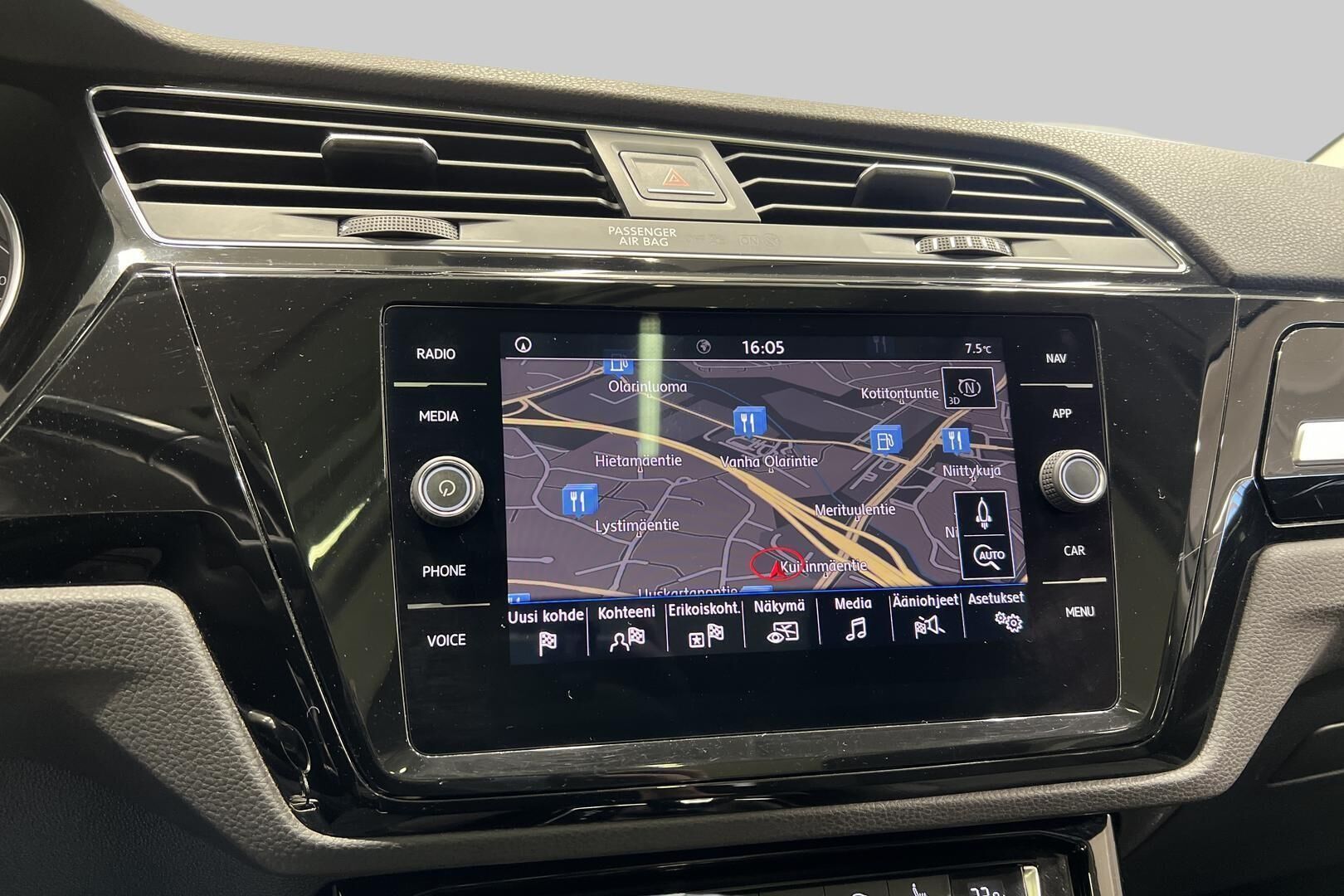 Volkswagen Touran iso kuva 13