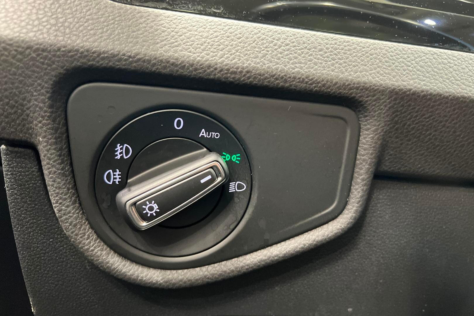 Volkswagen Touran iso kuva 23