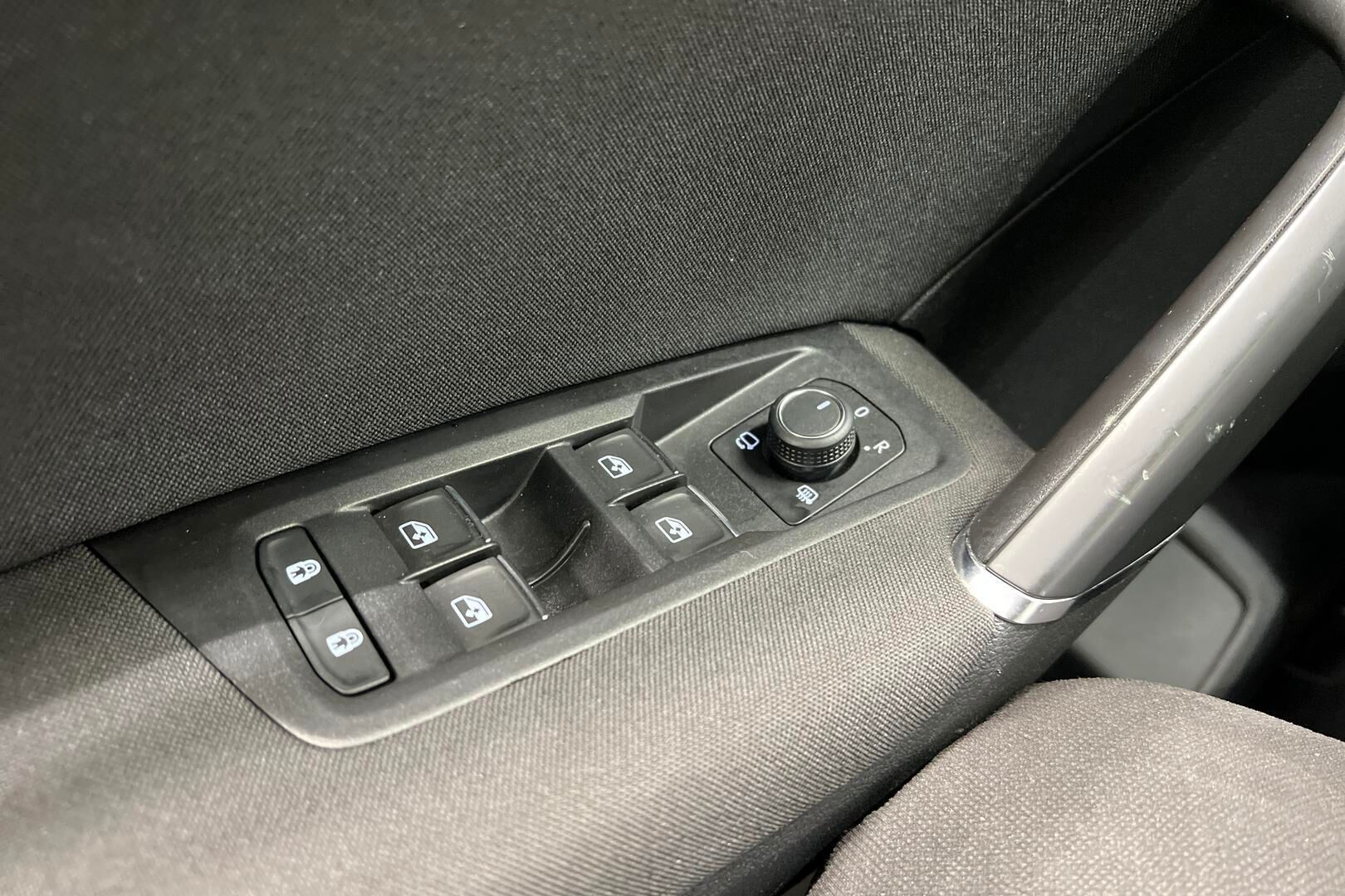 Volkswagen Touran iso kuva 24