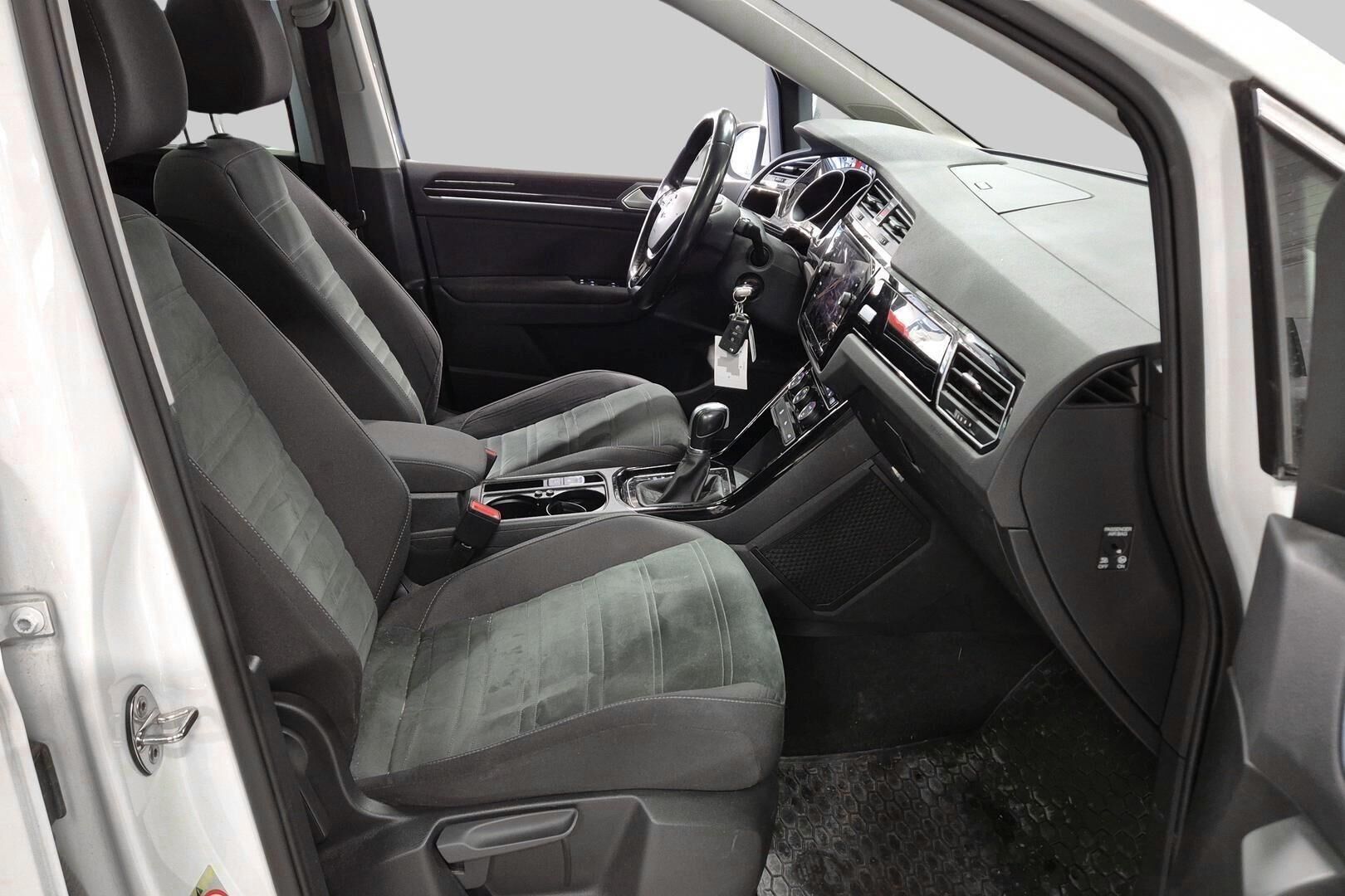 Volkswagen Touran iso kuva 3