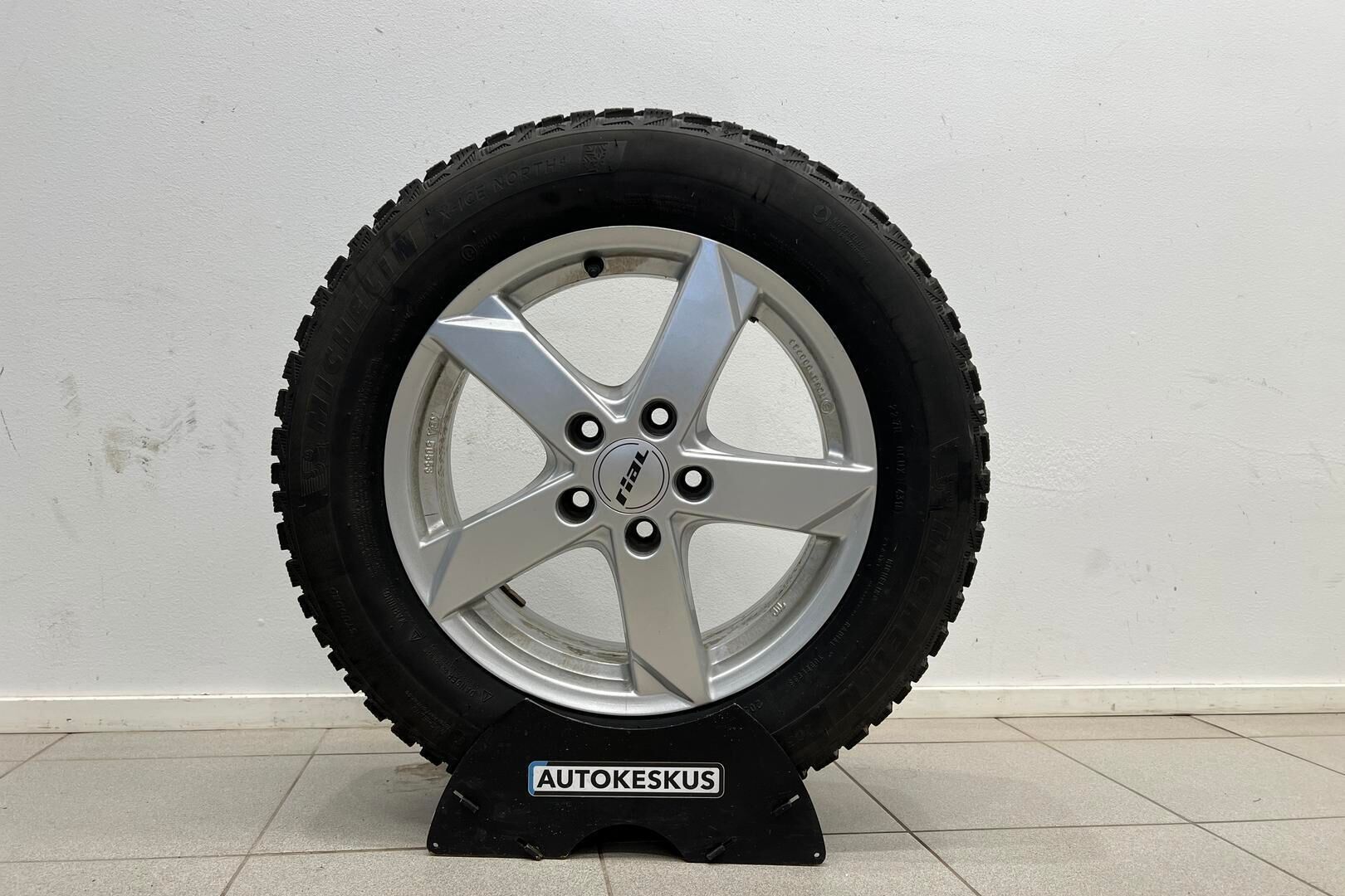 Volkswagen Touran iso kuva 30