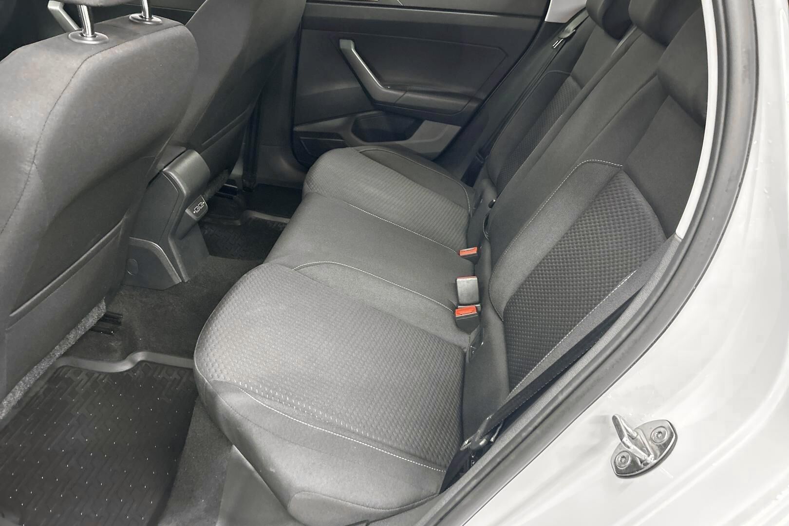 Volkswagen Polo iso kuva 9
