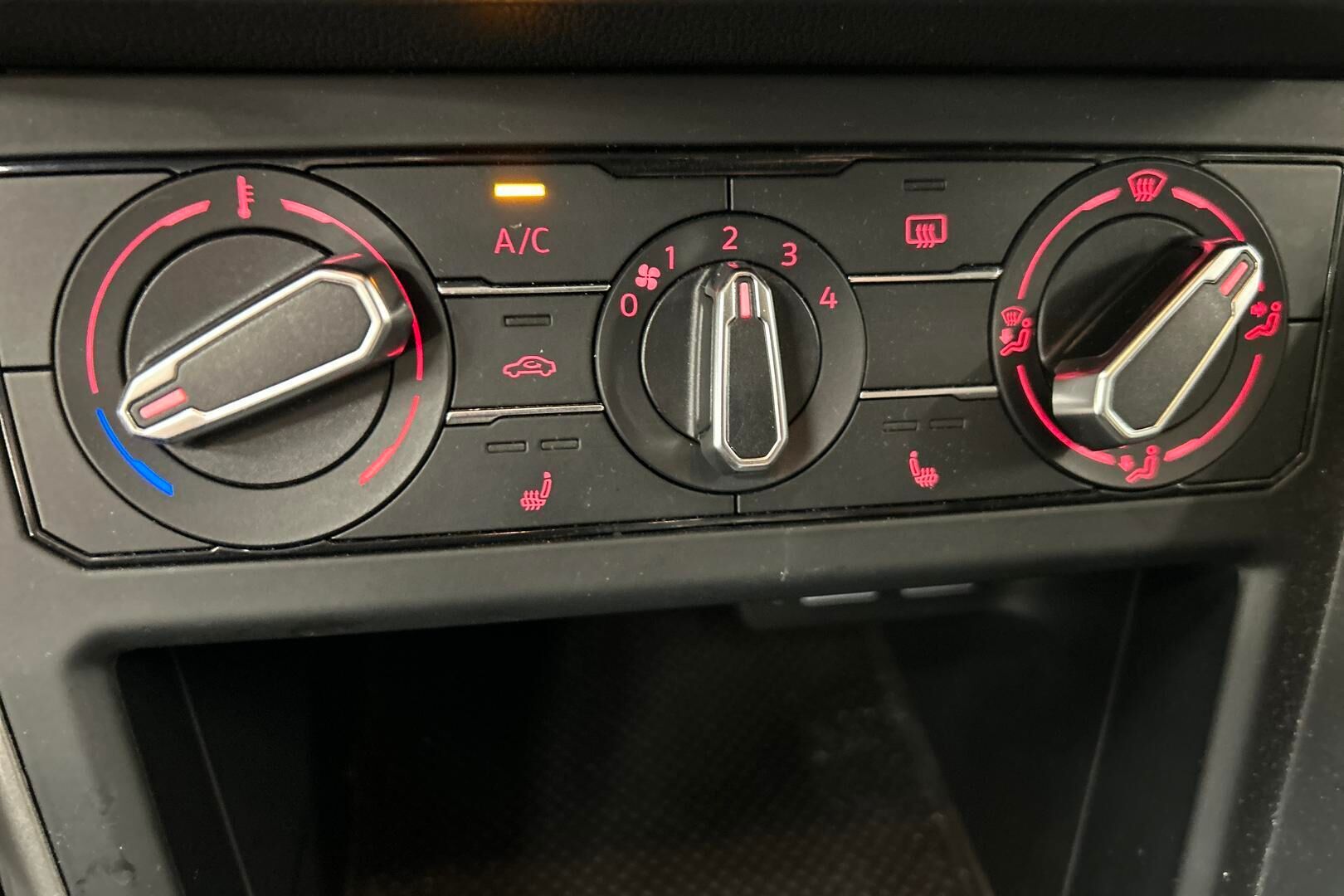 Volkswagen Polo iso kuva 18