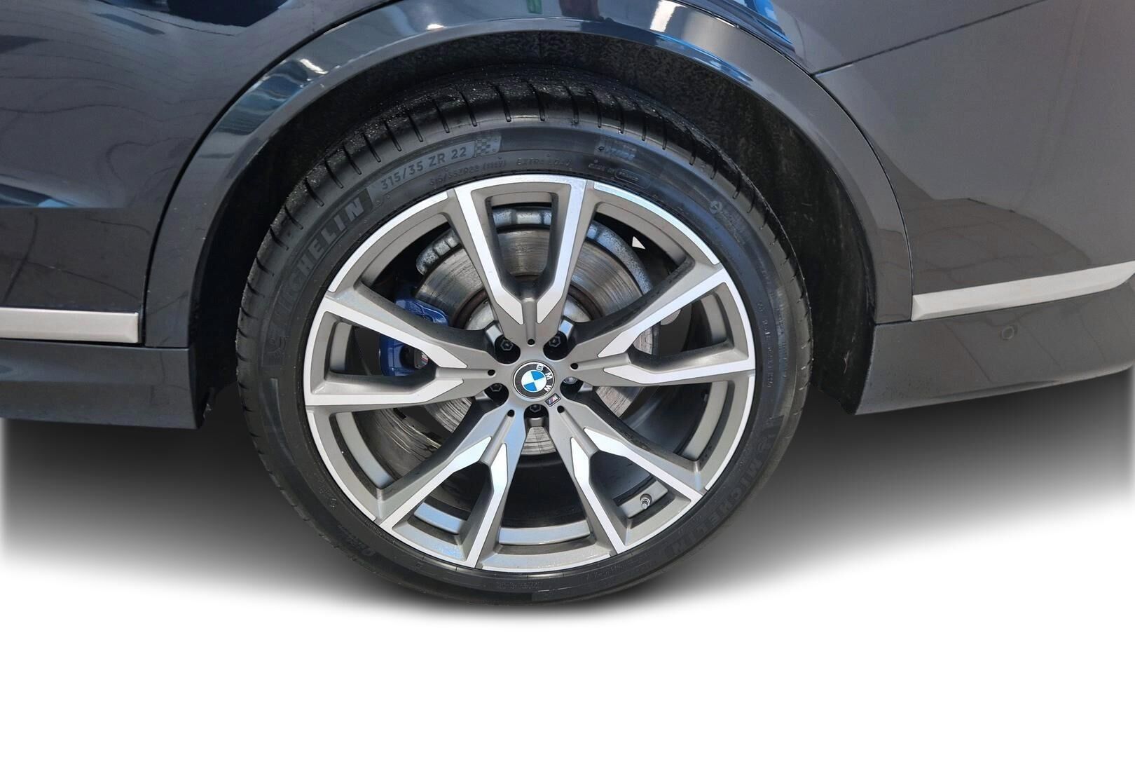 BMW X7 iso kuva 11