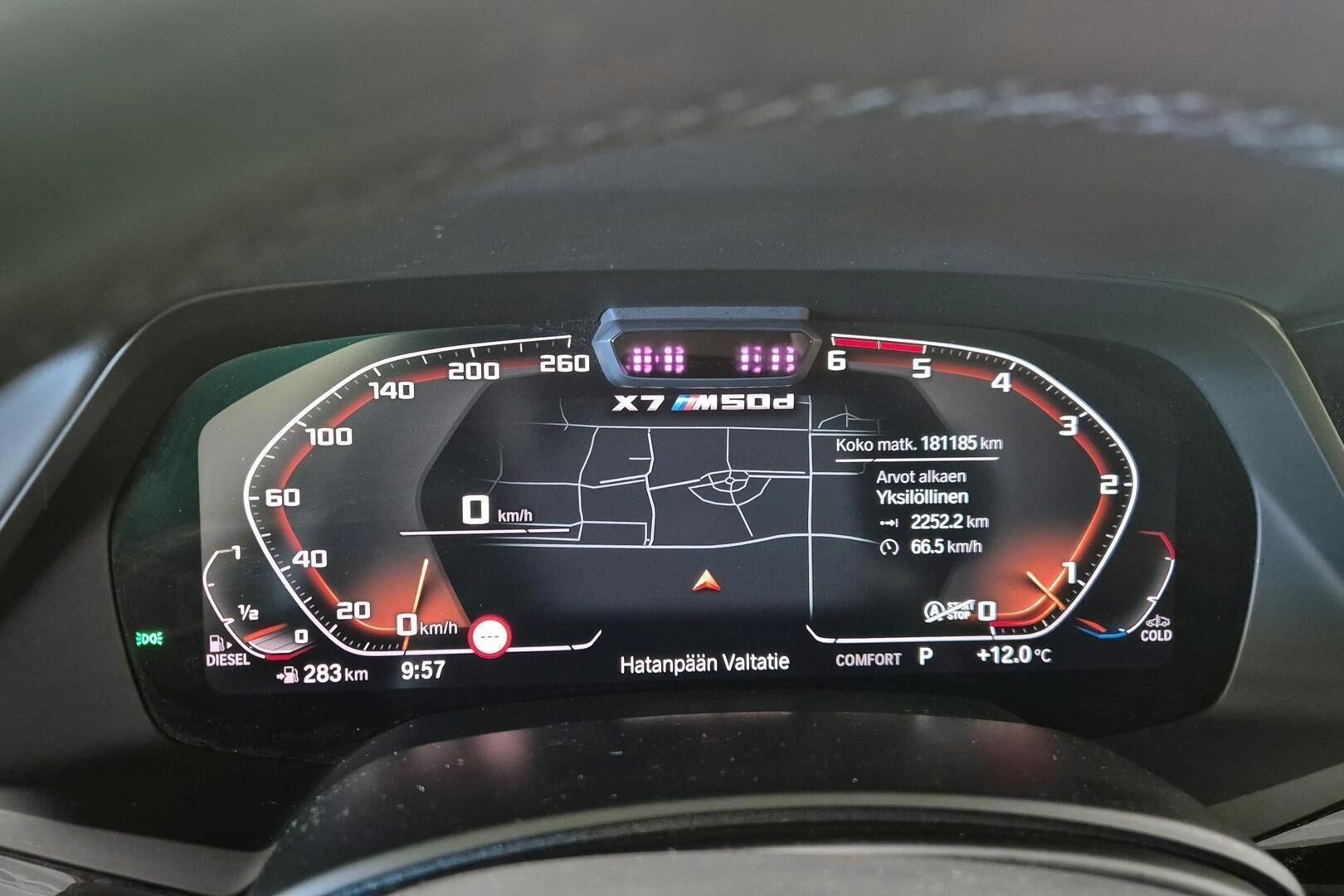 BMW X7 iso kuva 12