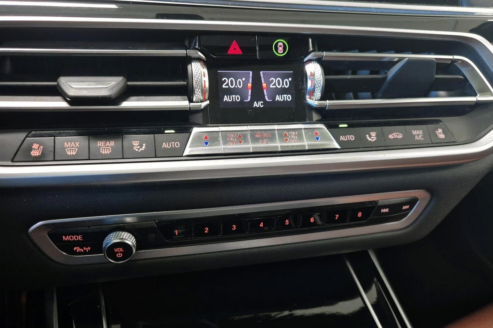 BMW X7 iso kuva 14