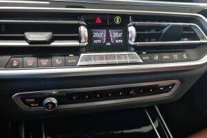 BMW X7 esikatselu 14