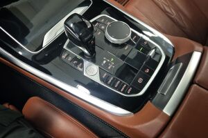BMW X7 esikatselu 15