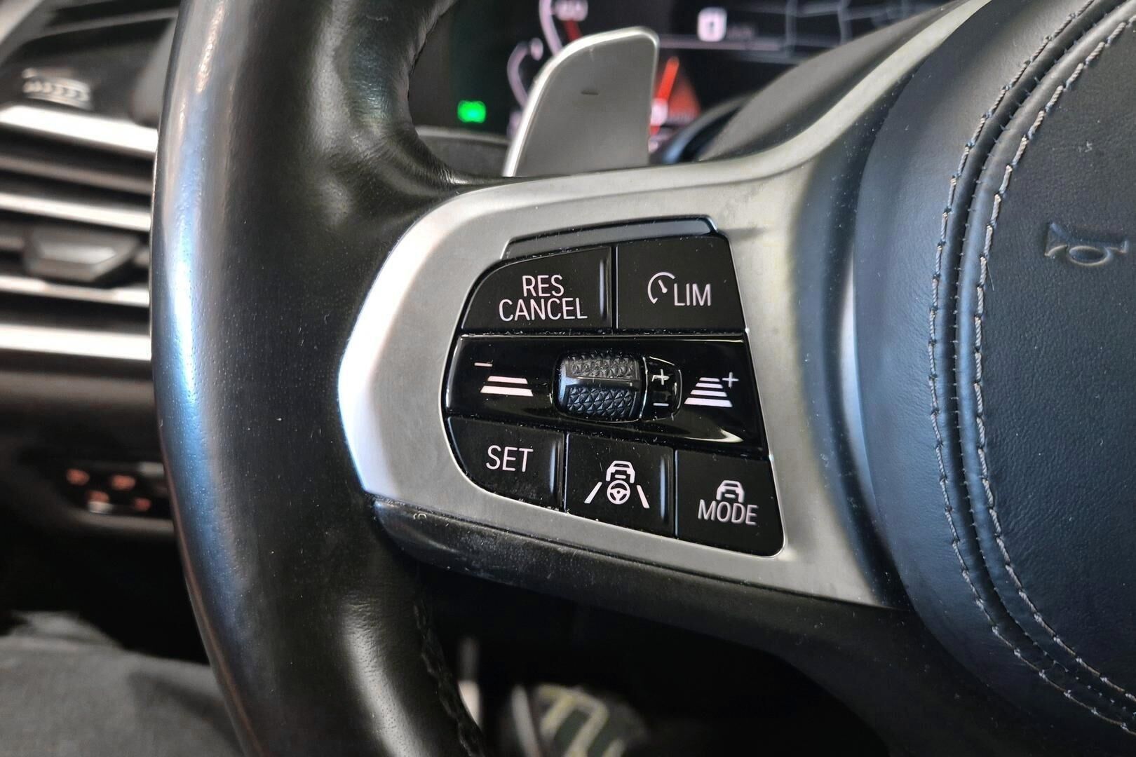 BMW X7 iso kuva 17