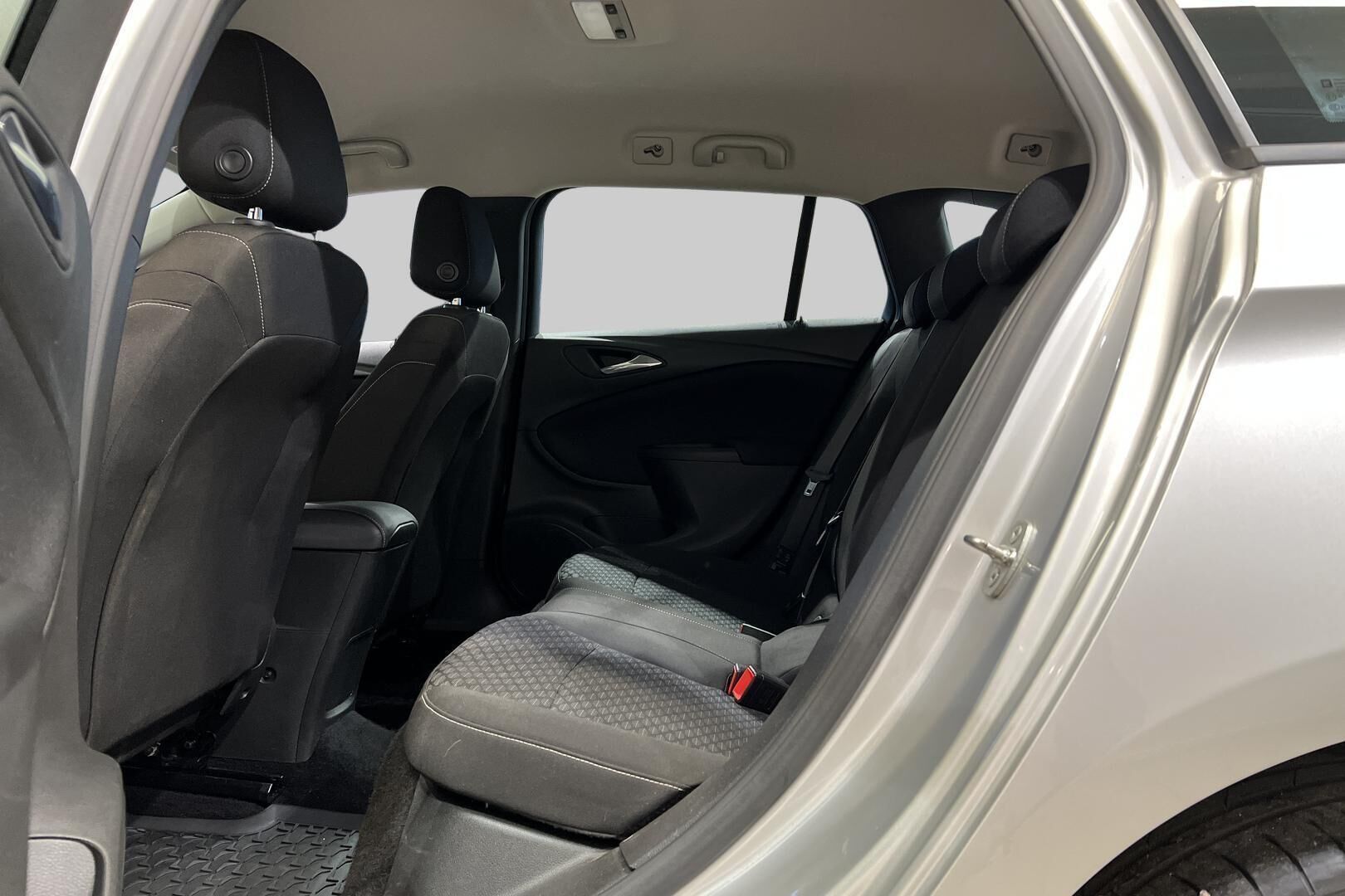 Opel Astra iso kuva 10