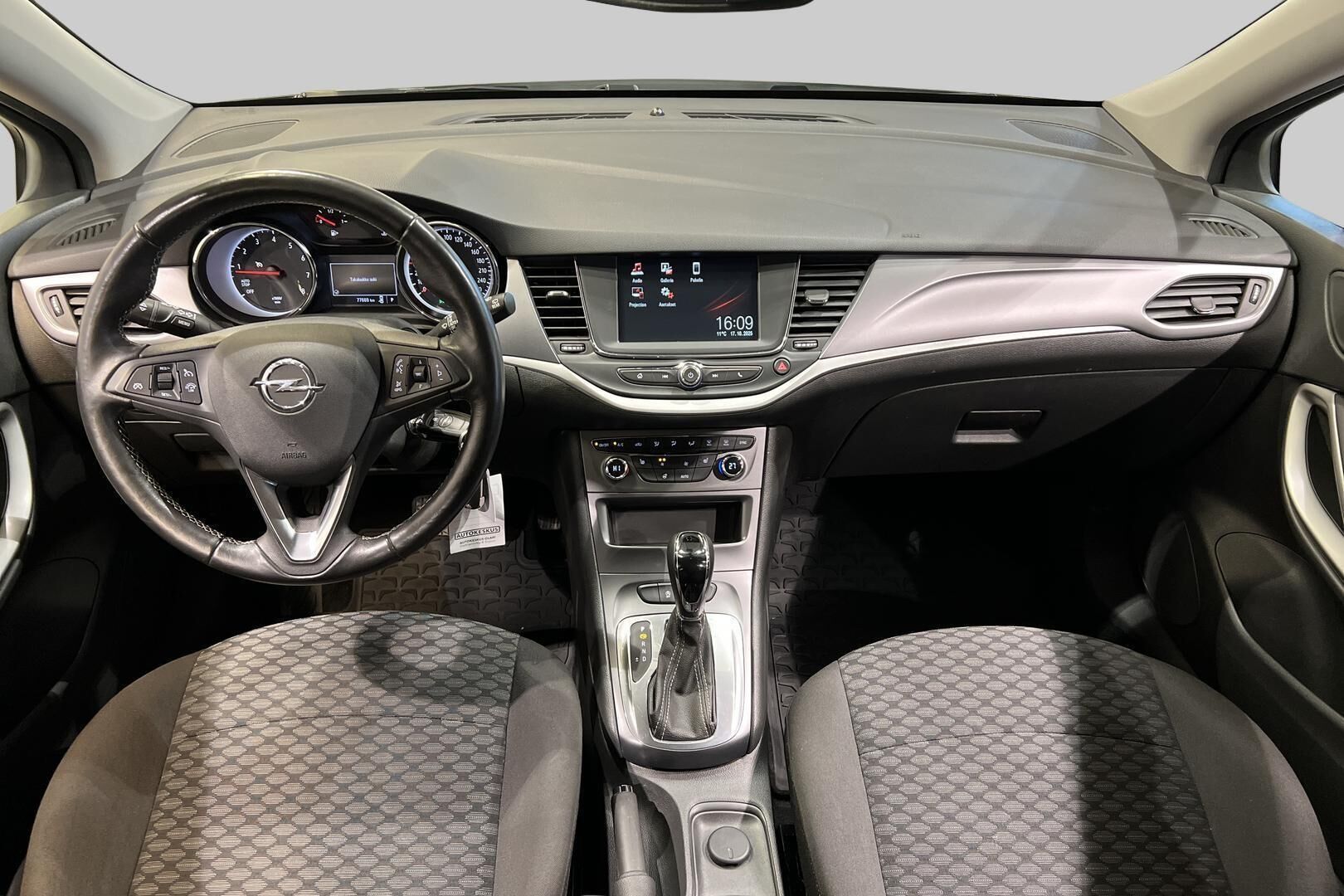 Opel Astra iso kuva 11