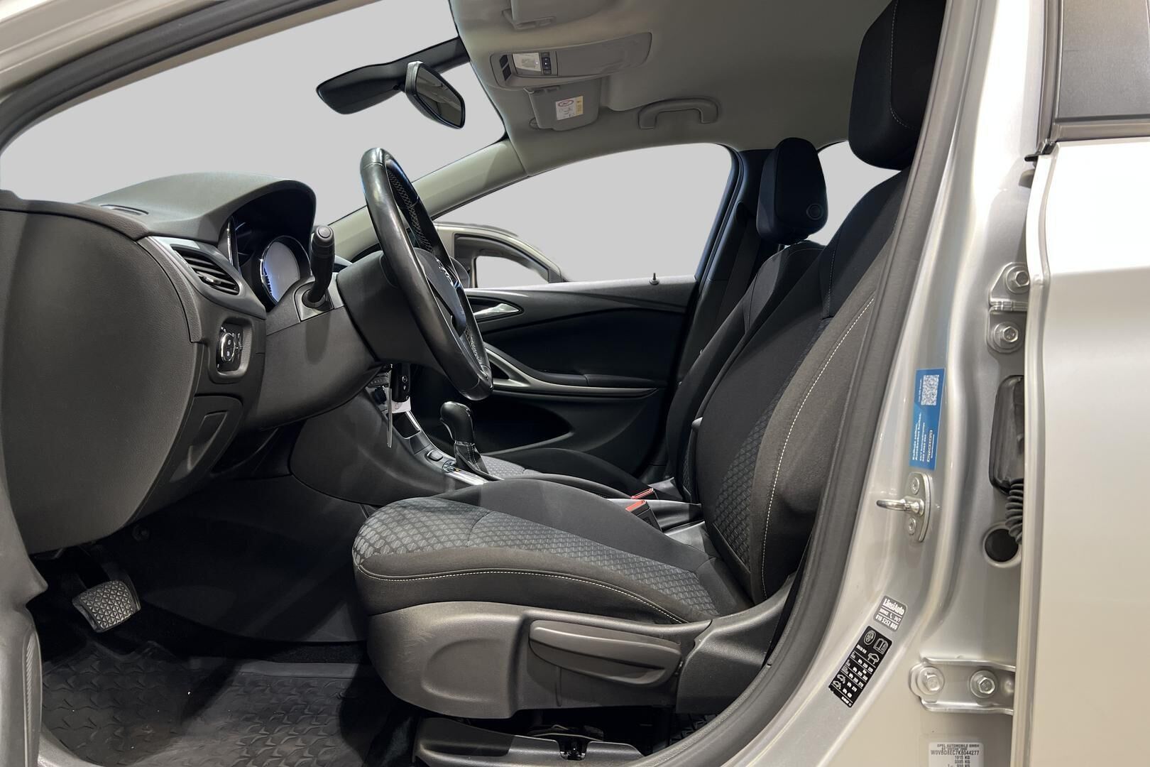 Opel Astra iso kuva 9
