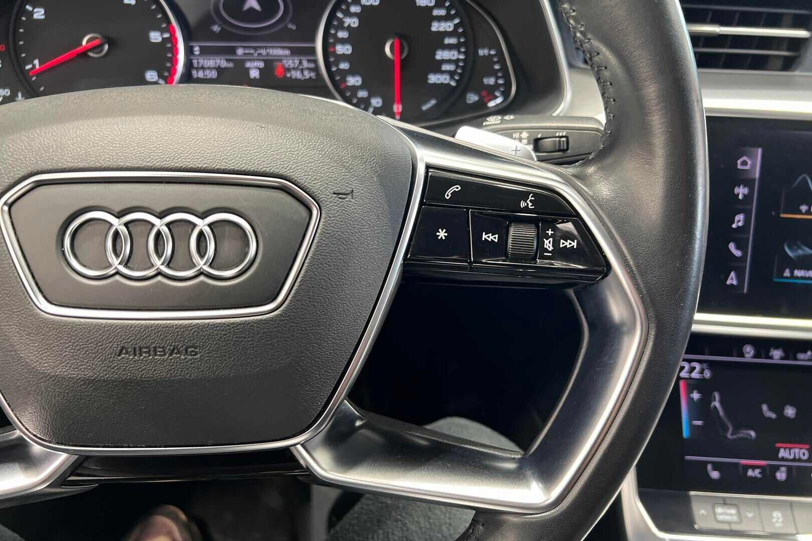 Audi A6 iso kuva 24