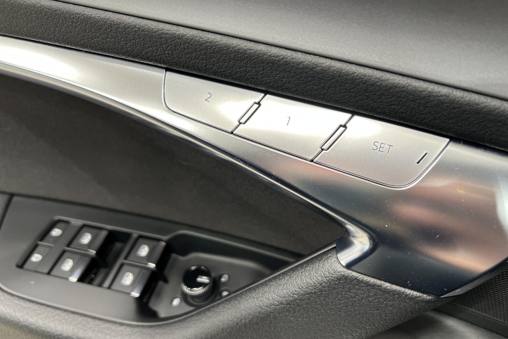 Audi A6 iso kuva 30