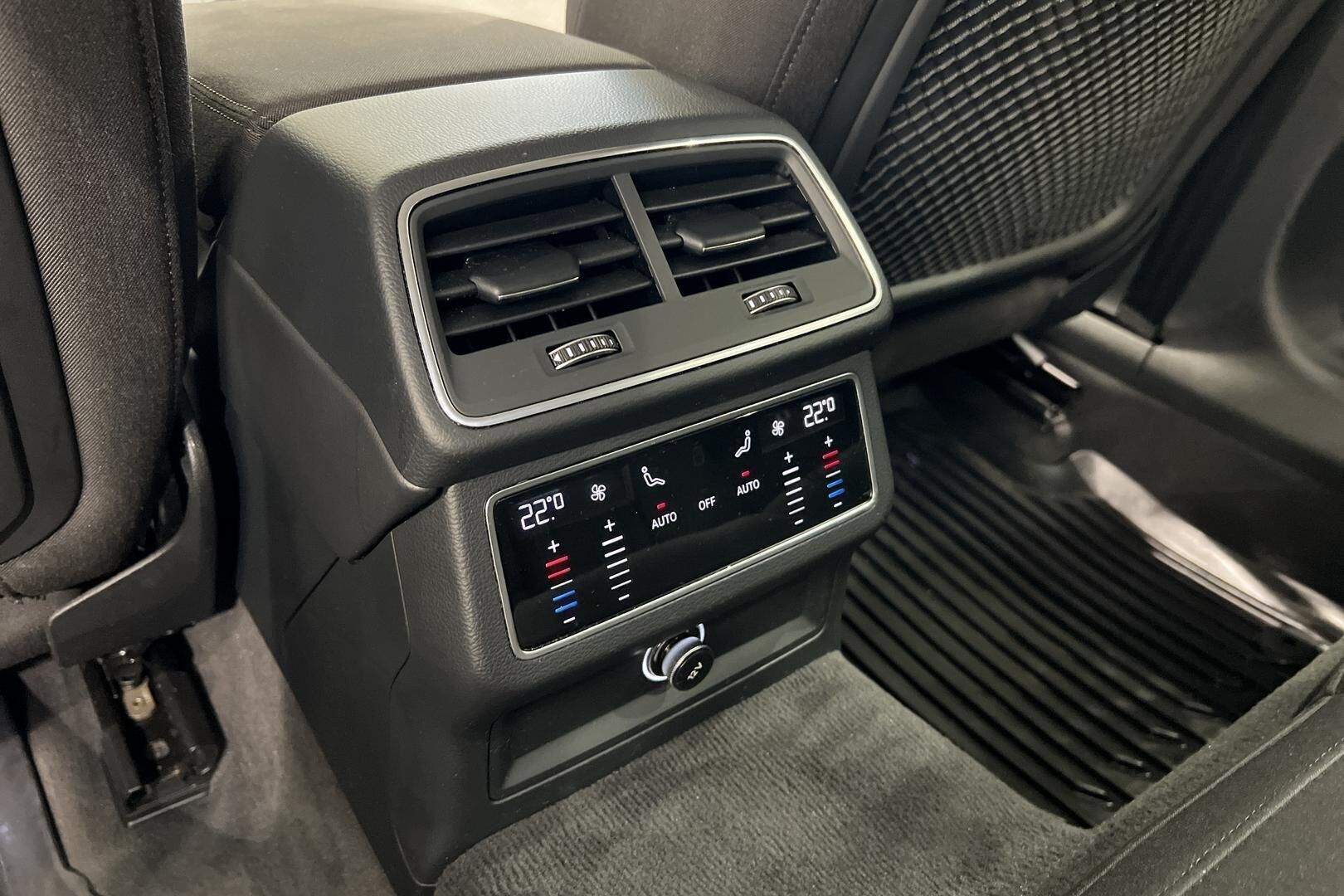 Audi A6 iso kuva 32