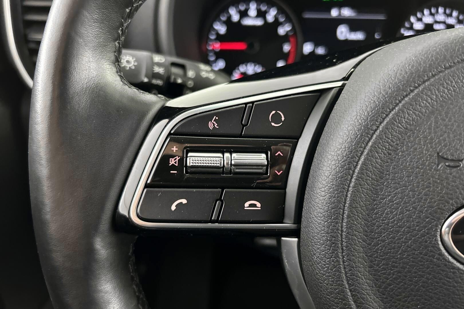 Kia Sportage iso kuva 12