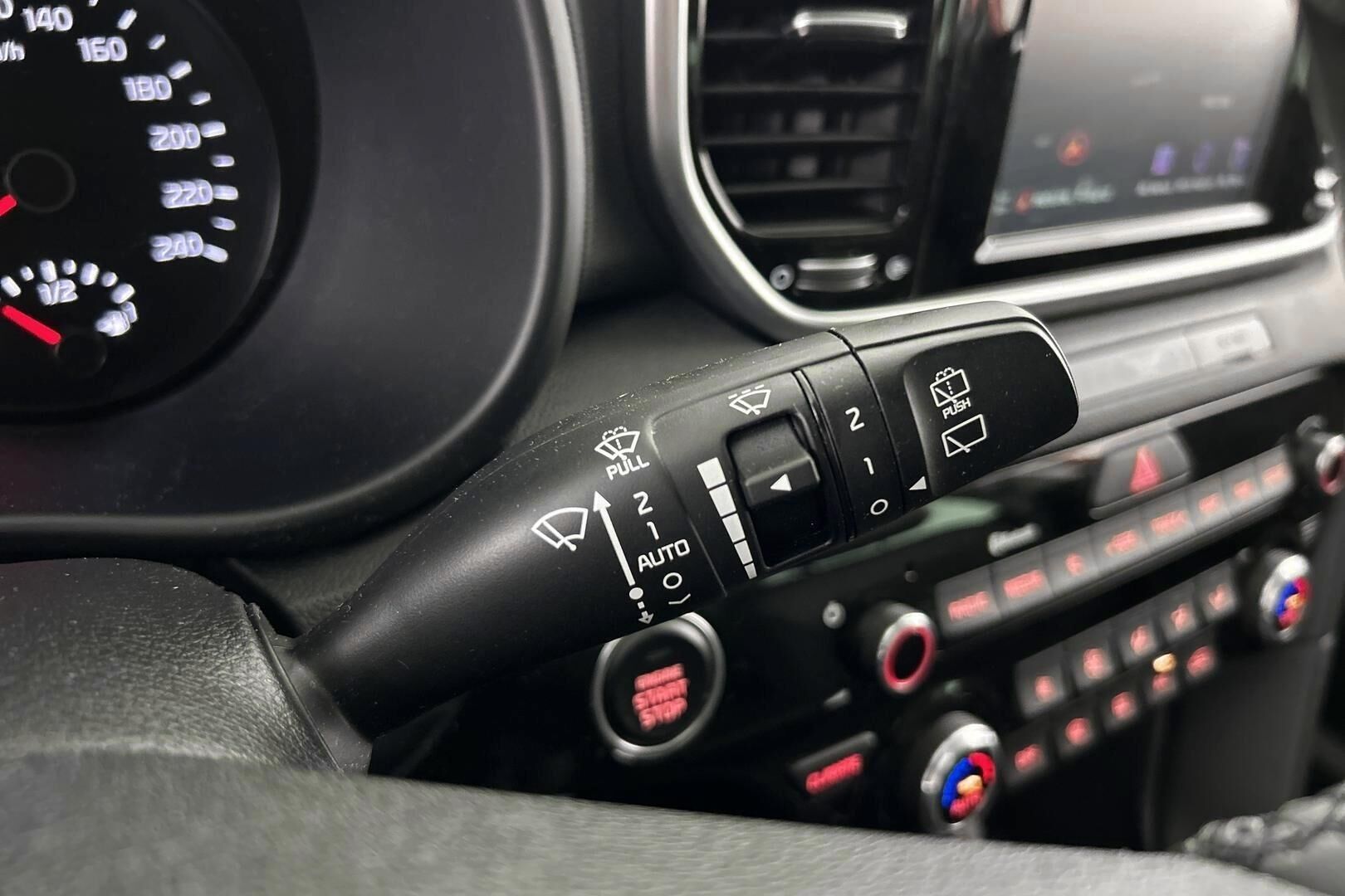 Kia Sportage iso kuva 13