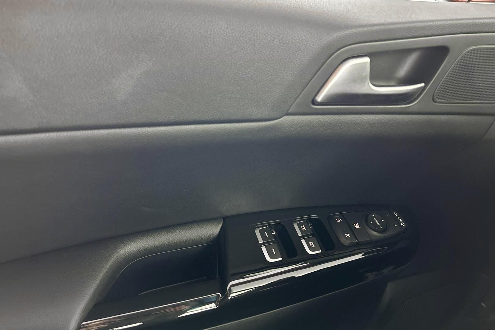 Kia Sportage iso kuva 16