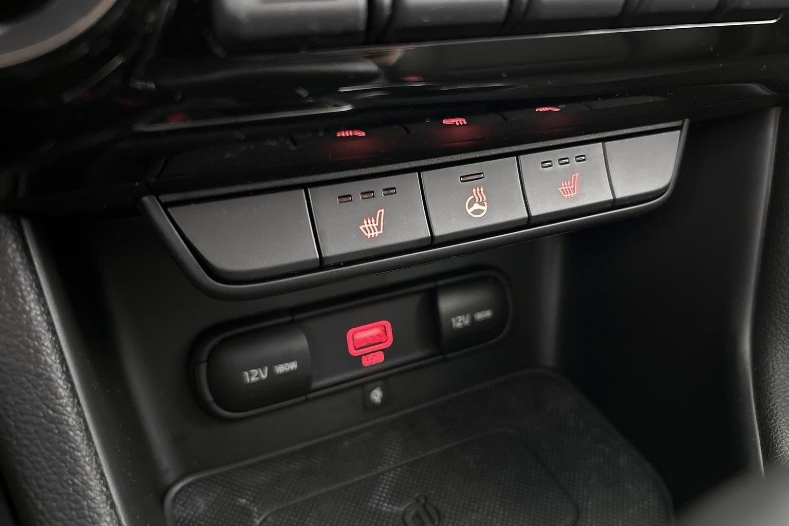 Kia Sportage iso kuva 24