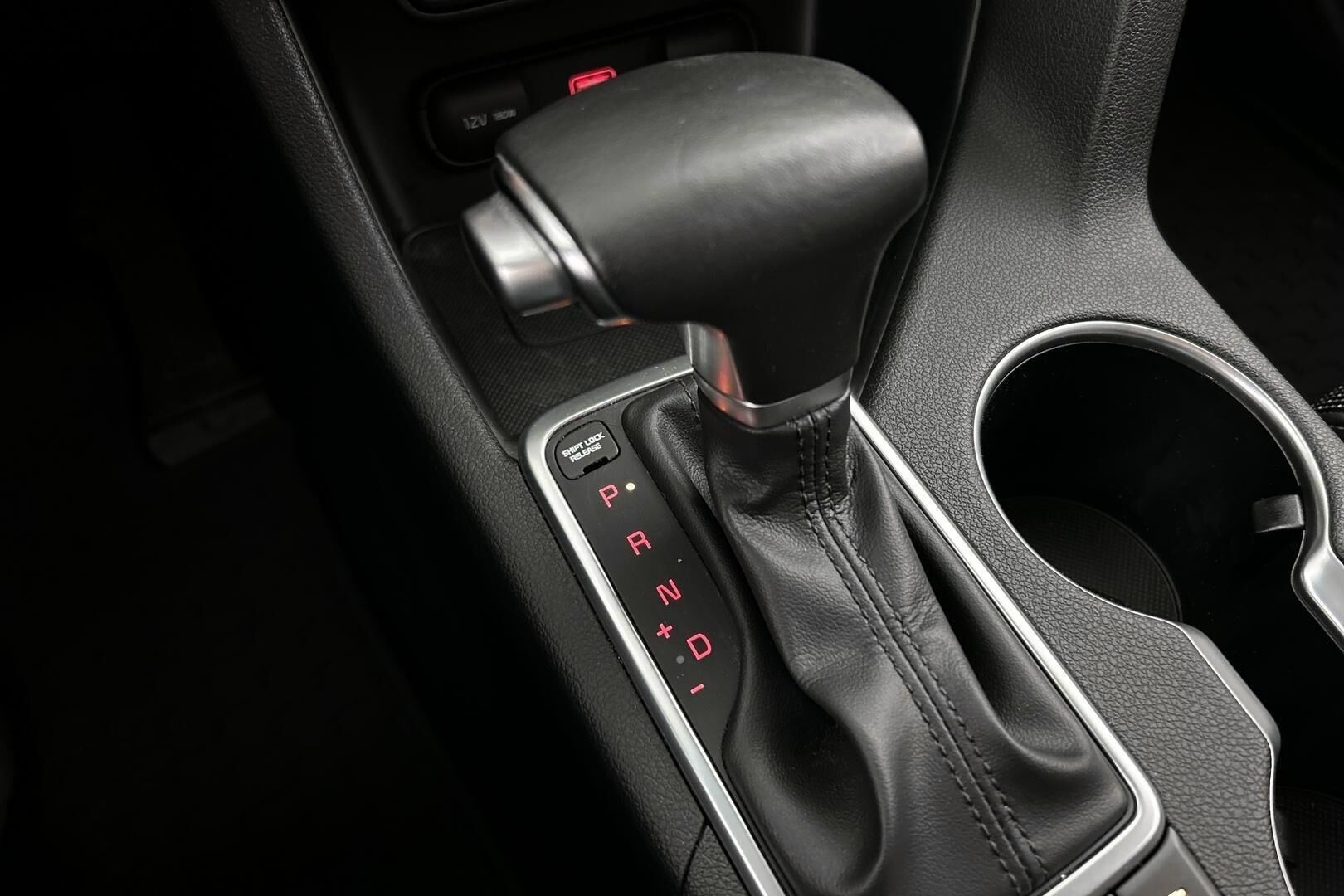 Kia Sportage iso kuva 25