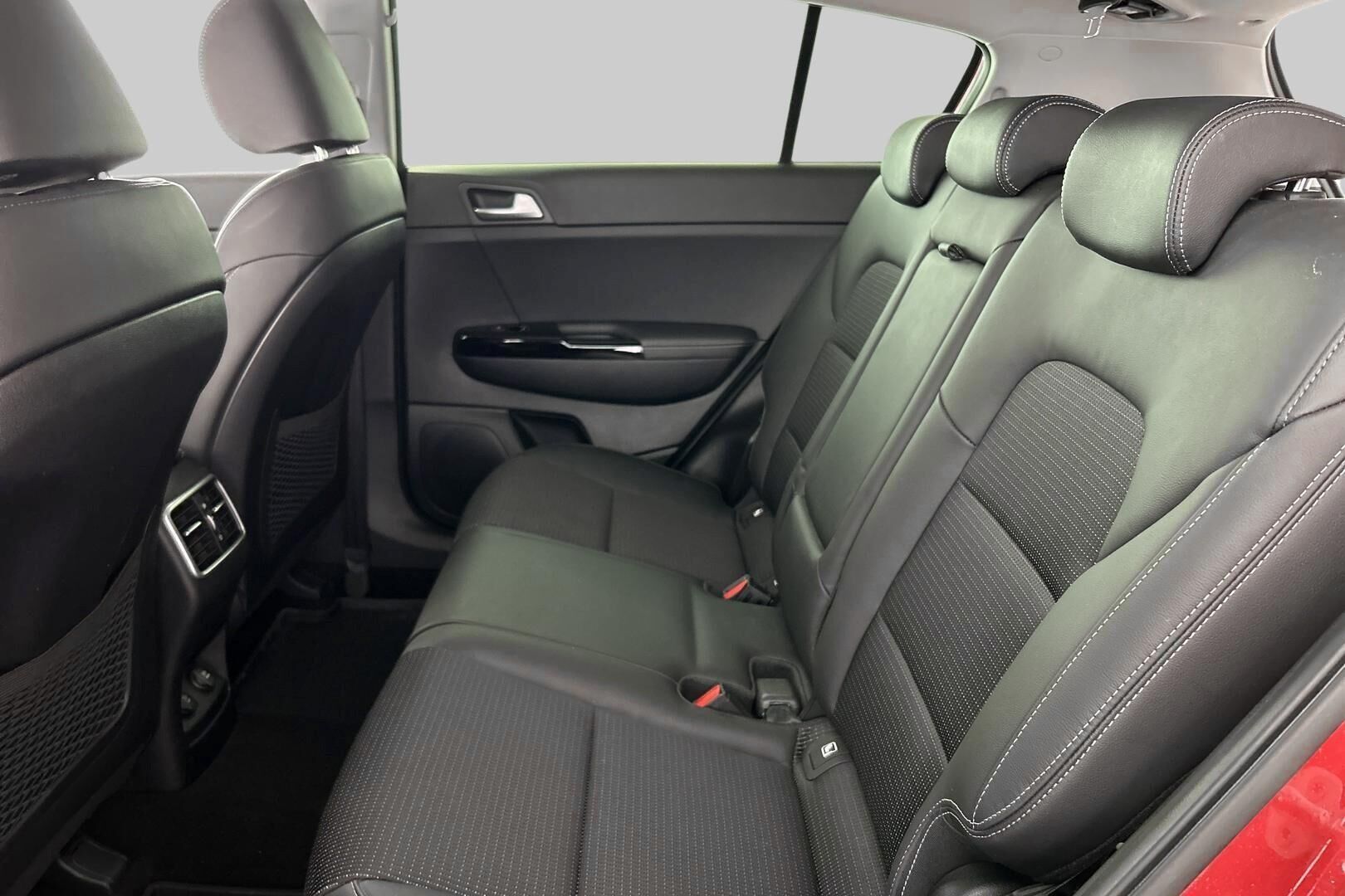 Kia Sportage iso kuva 7