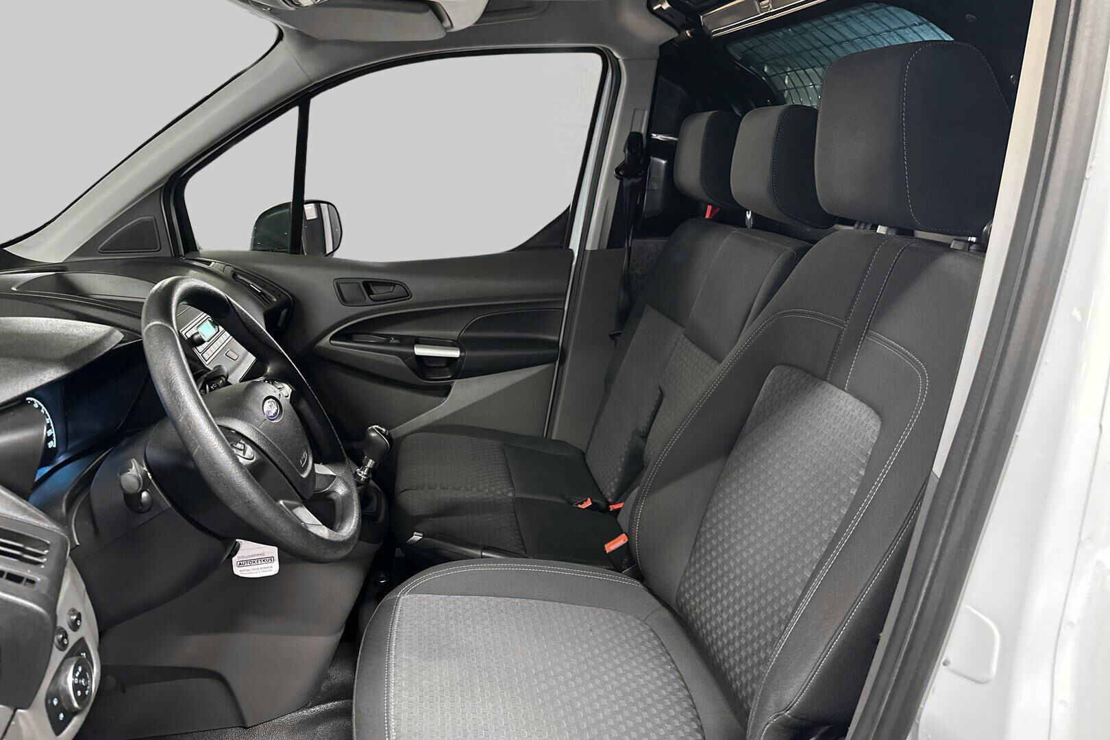 Ford Transit Connect iso kuva 9