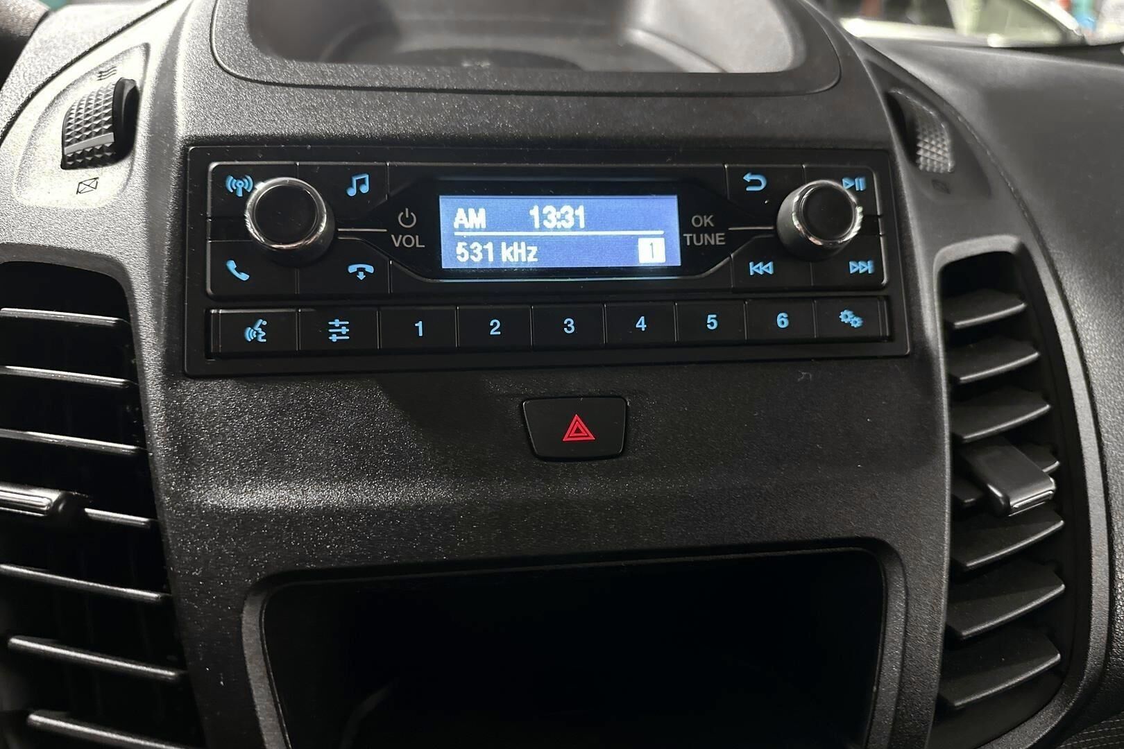 Ford Transit Connect iso kuva 14