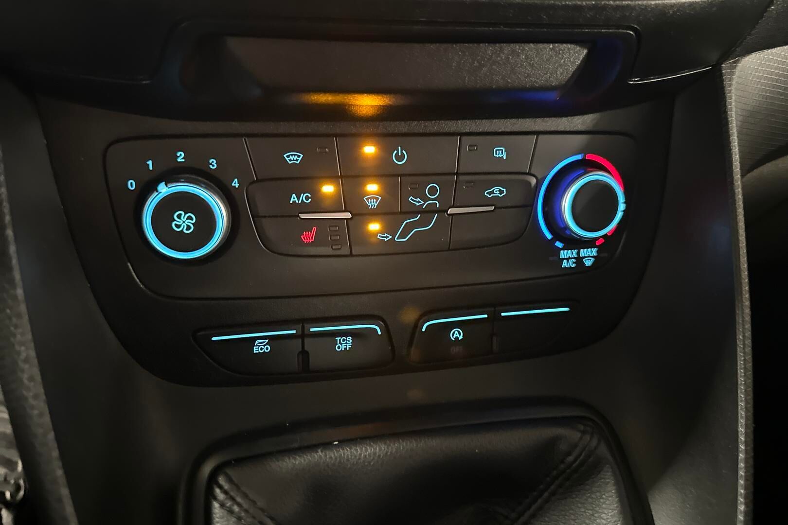 Ford Transit Connect iso kuva 15