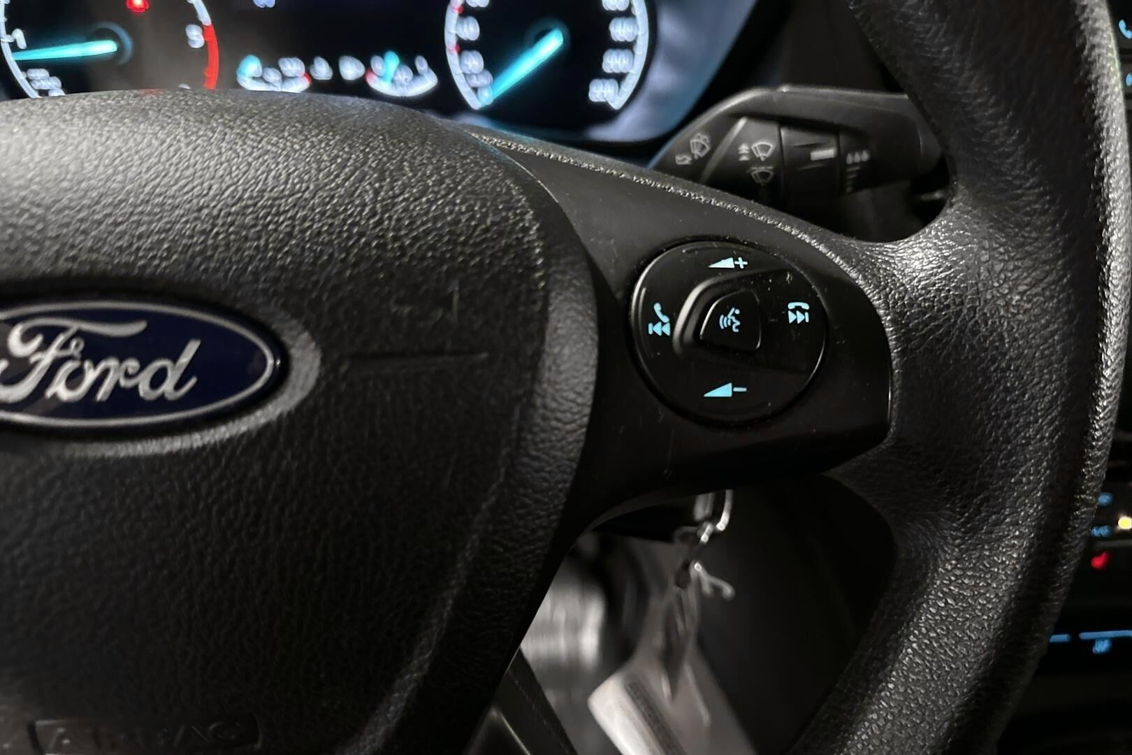 Ford Transit Connect iso kuva 20
