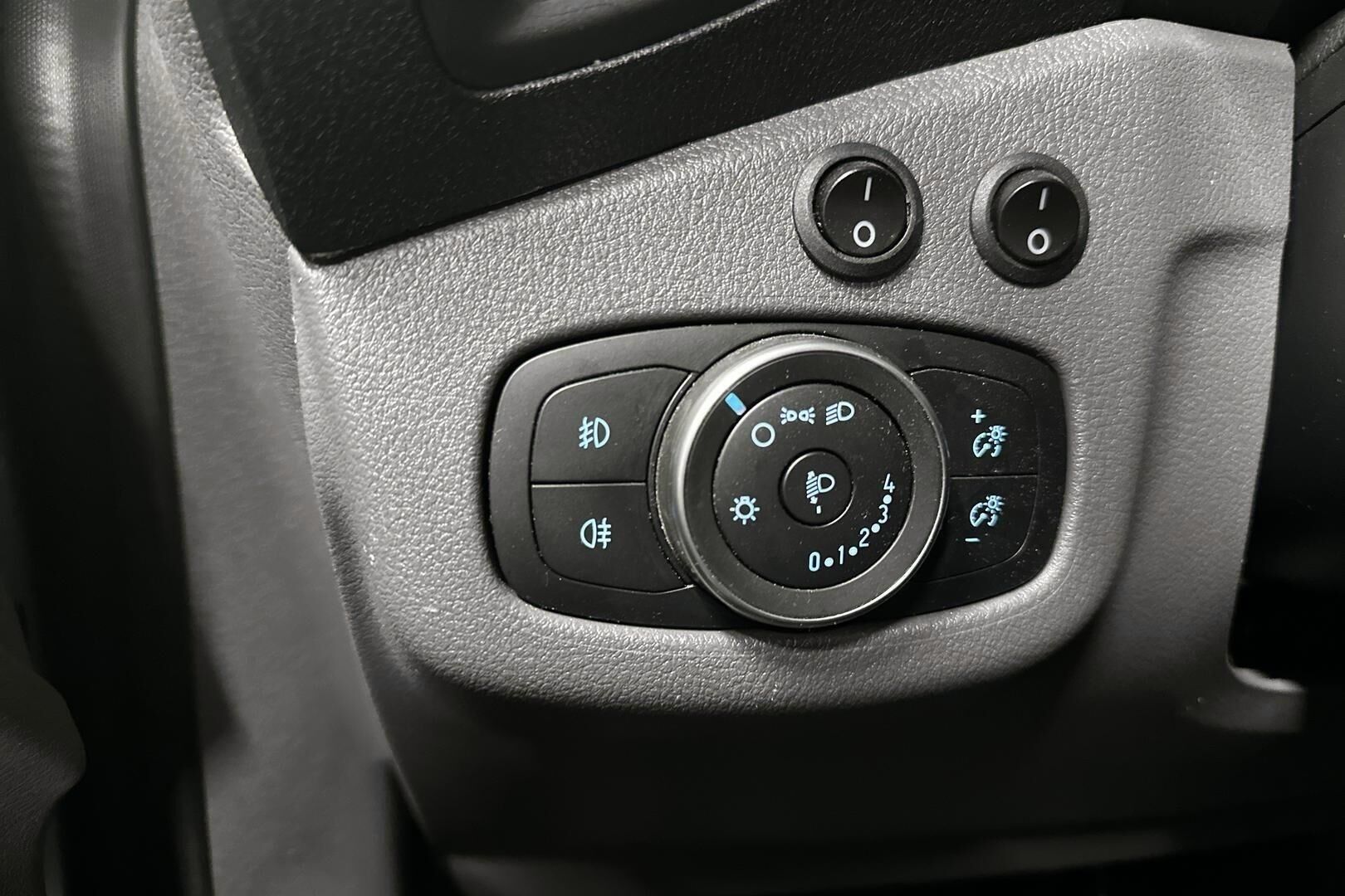Ford Transit Connect iso kuva 18