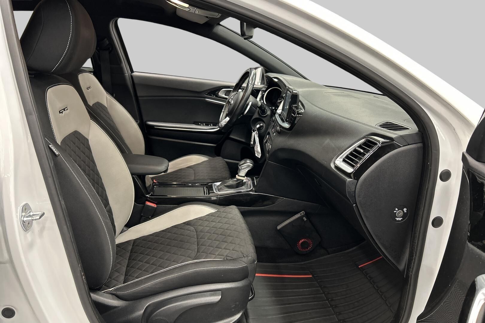 Kia ProCeed iso kuva 29