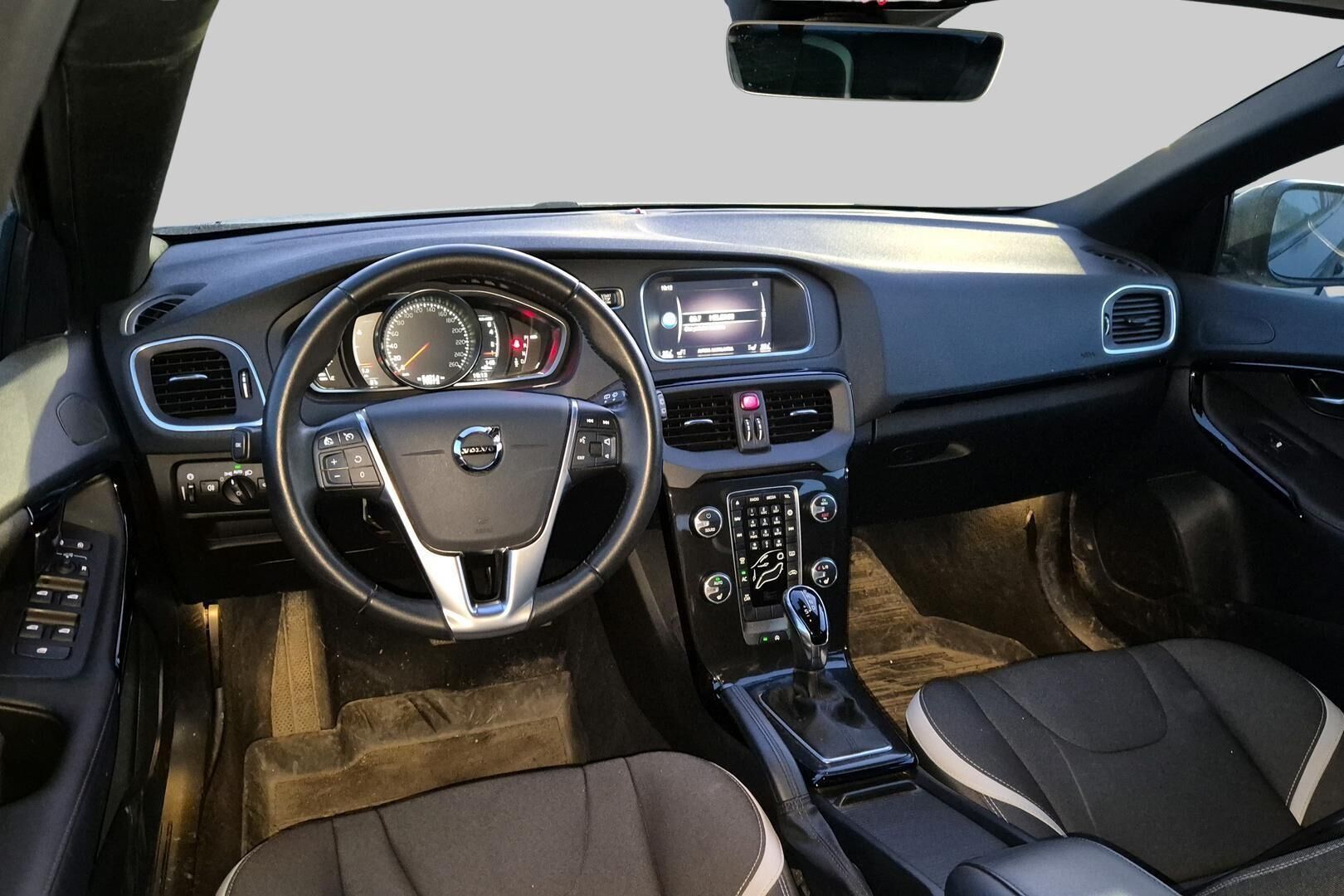 Volvo V40 iso kuva 2