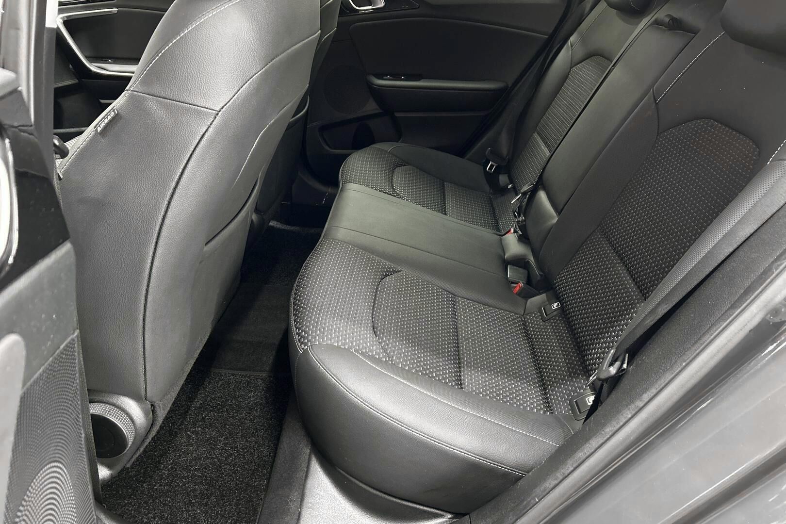 Kia Ceed iso kuva 10
