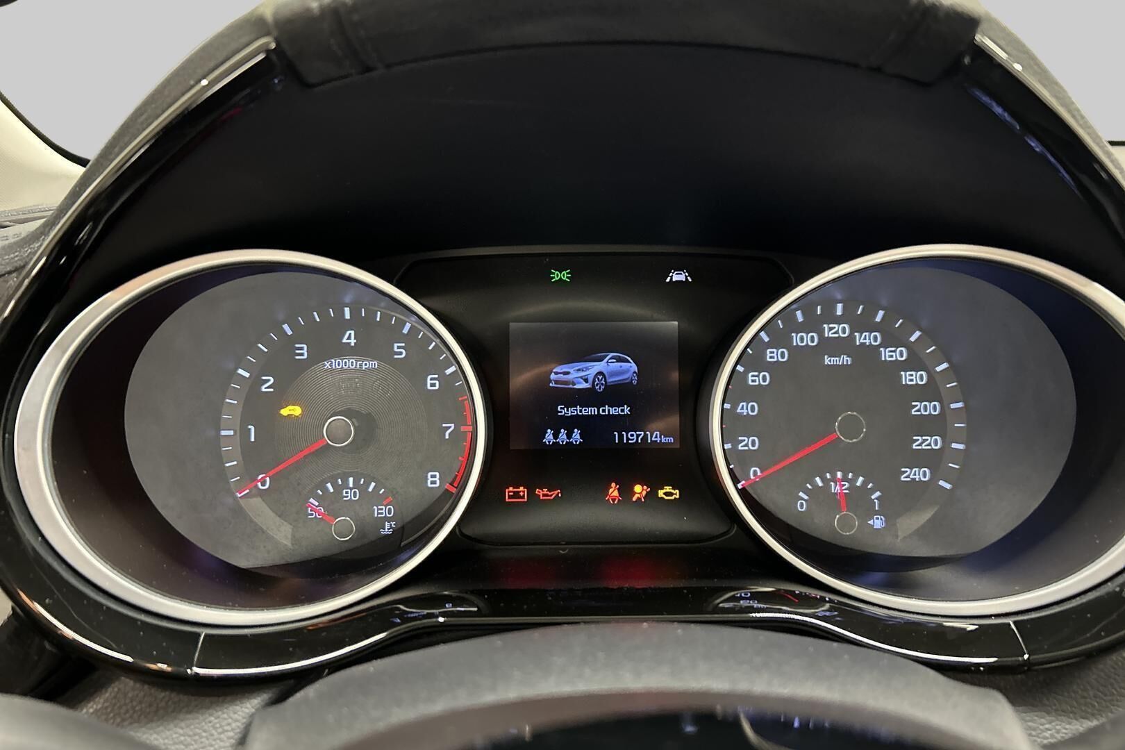 Kia Ceed iso kuva 14