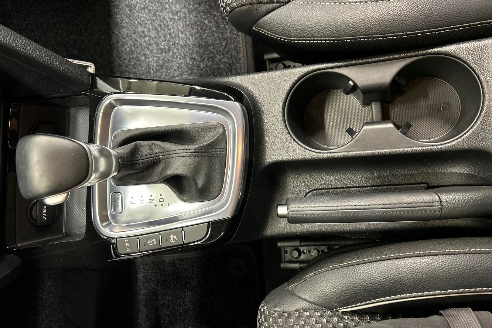 Kia Ceed iso kuva 16